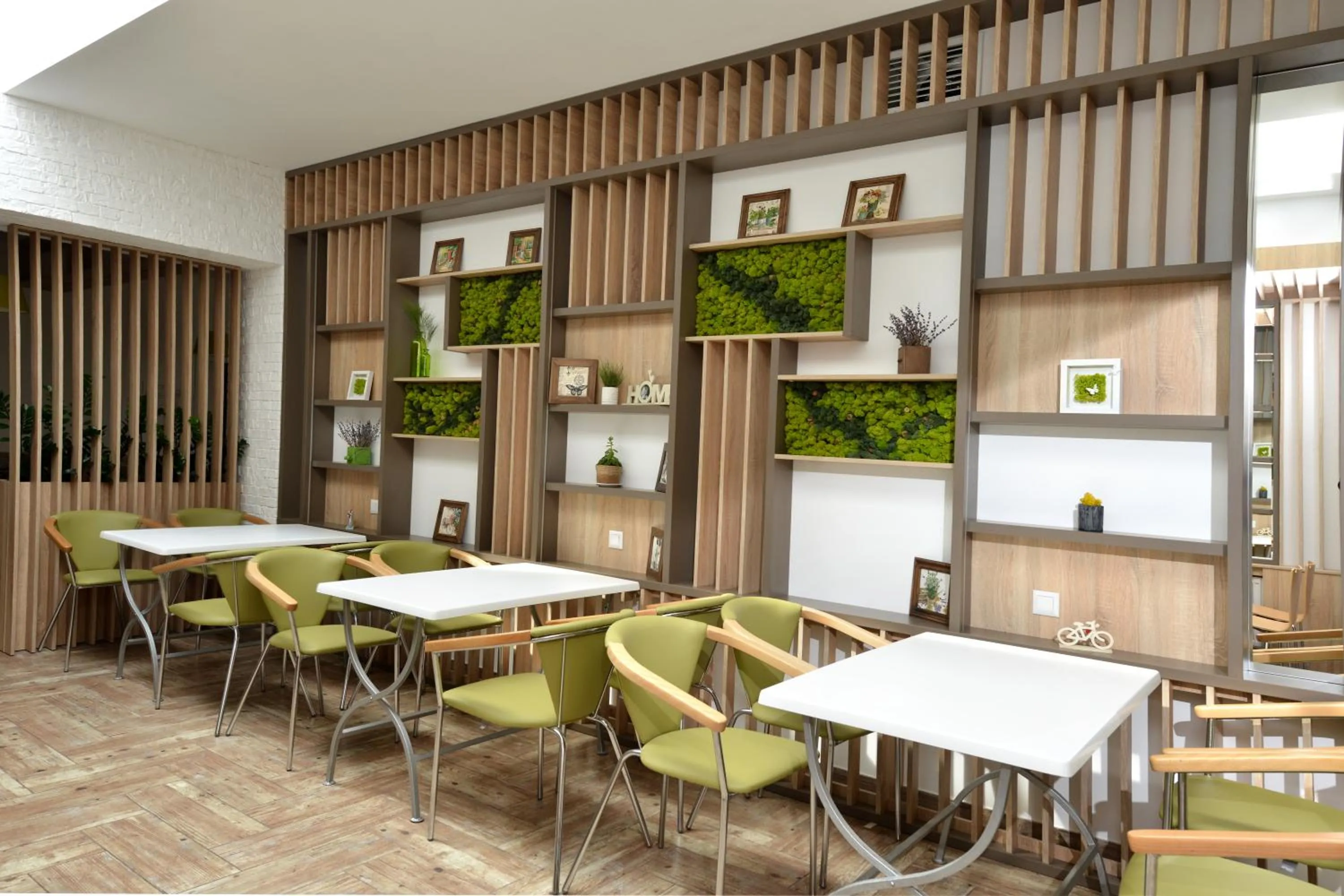 Photo of the whole room in light hotel & hub
