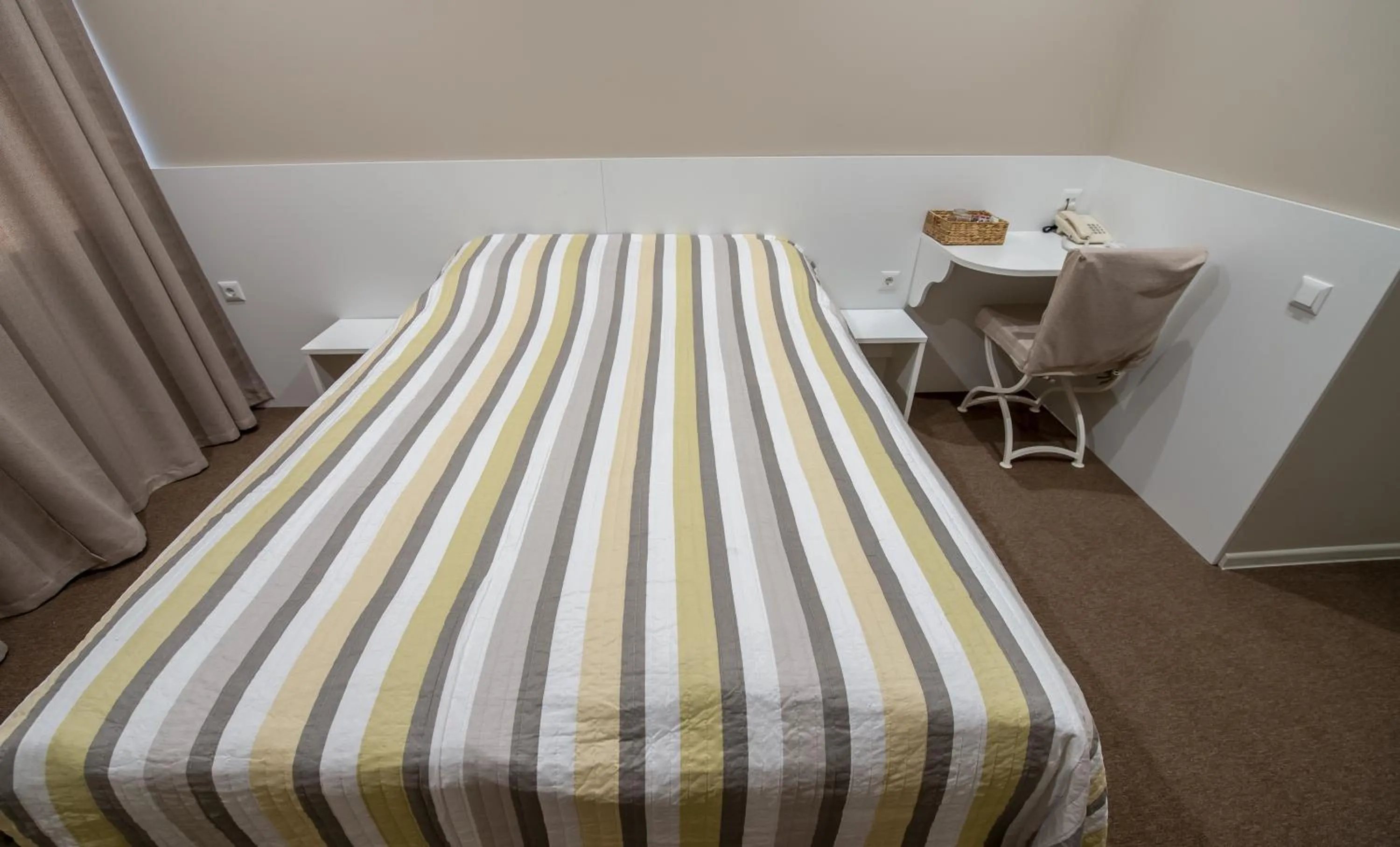Photo of the whole room, Bed in light hotel & hub