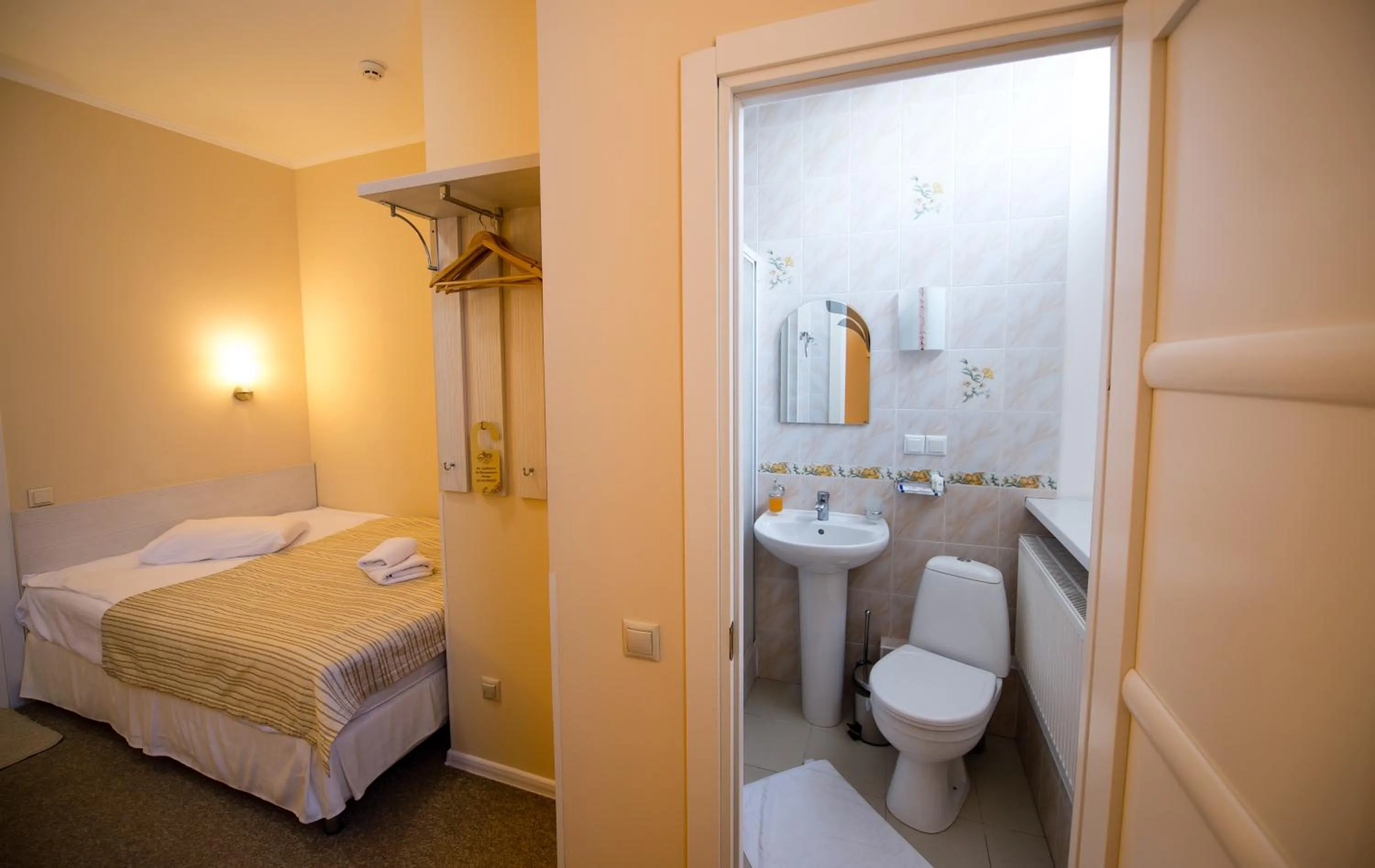 Photo of the whole room, Bed in light hotel & hub