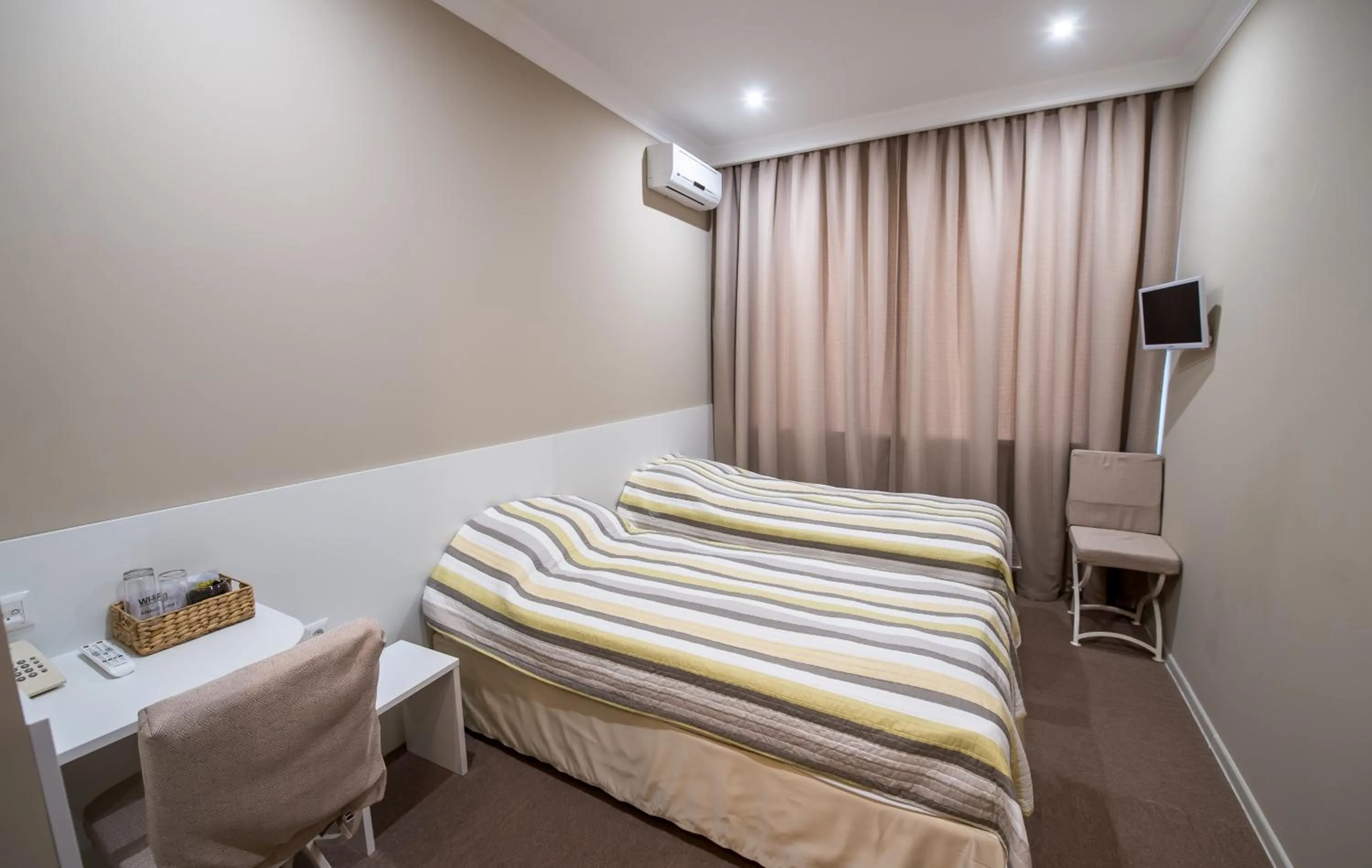 Photo of the whole room, Bed in light hotel & hub