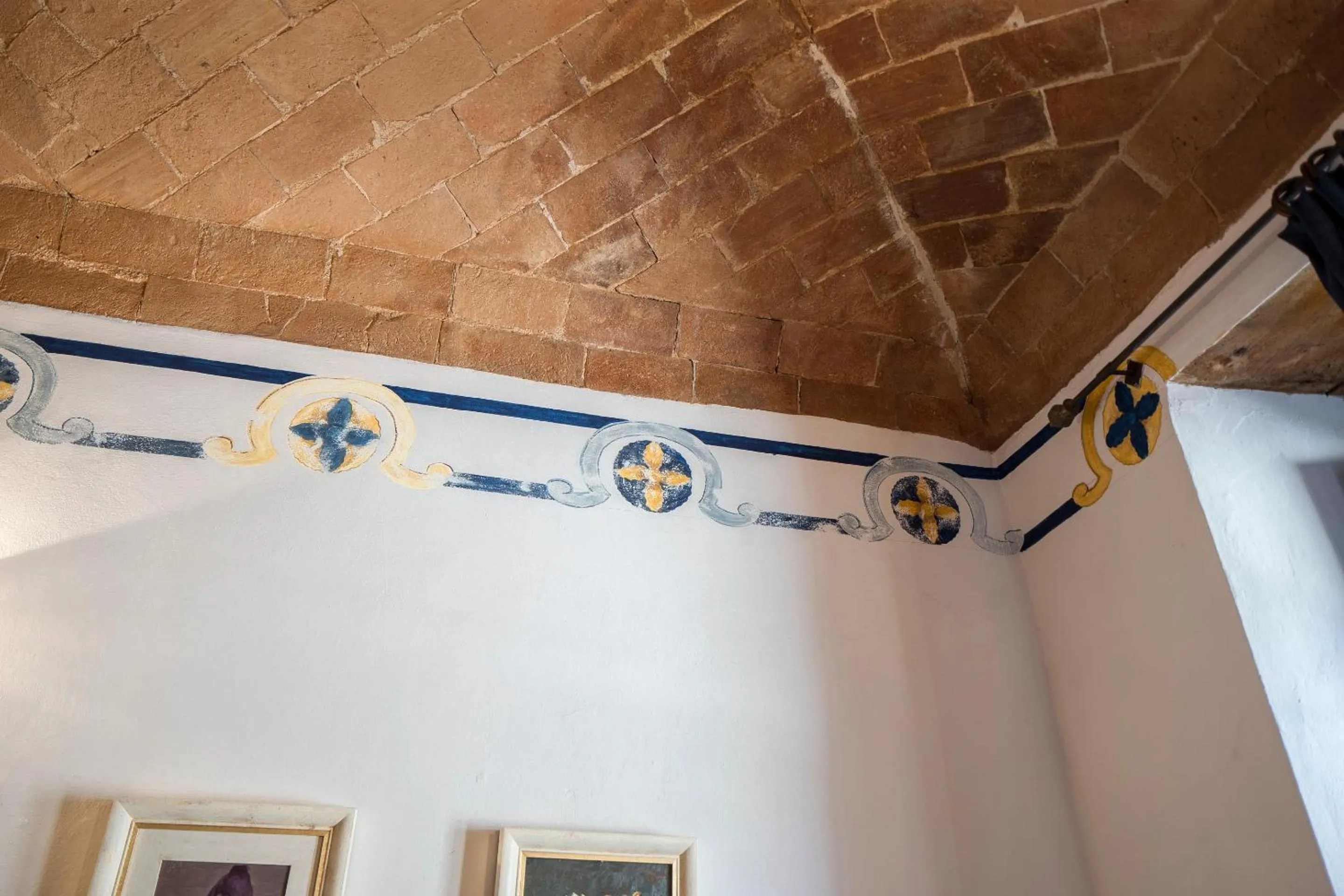 Decorative detail in Porta Del Tempo