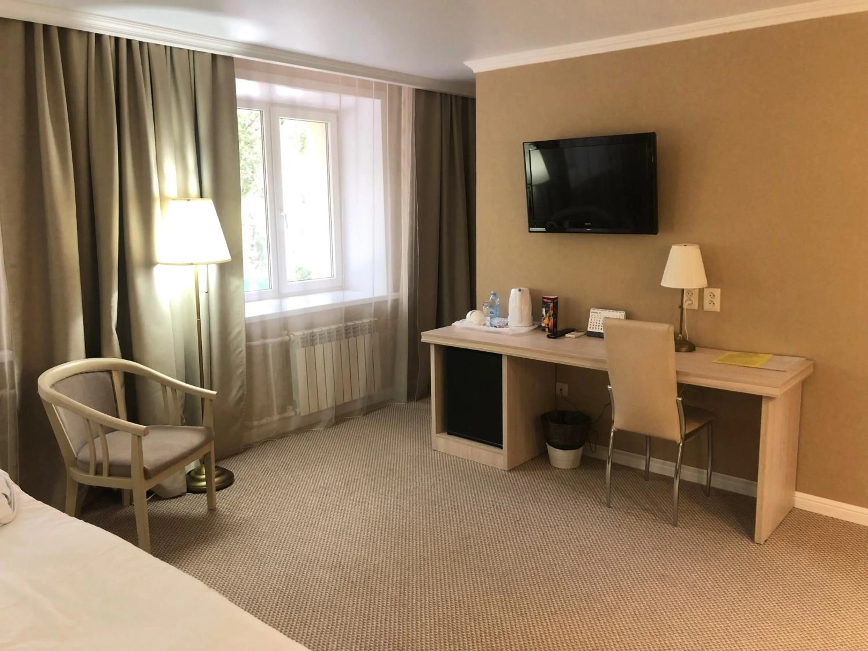 Communal lounge/ TV room, Bed in Skif HOTEL & SPA