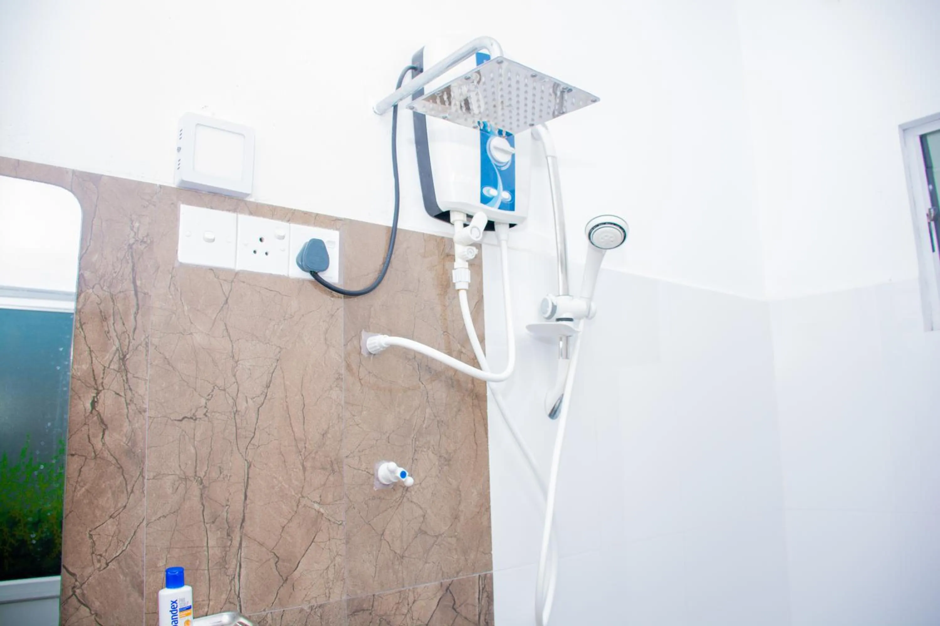 Shower in Rekawa Village Inn