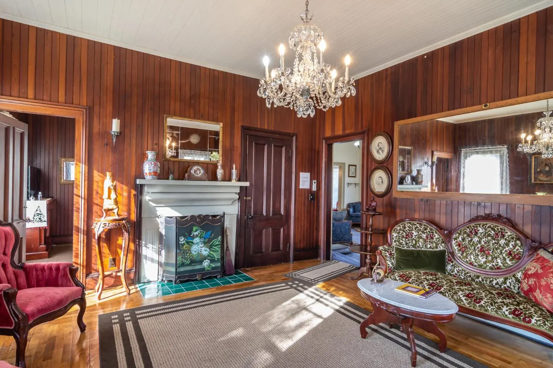 Queen Room with Garden View in HISTORICAL JOHN RAST HOUSE circa 1875 Queen Room with Garden View in HISTORICAL JOHN RAST HOUSE circa 1875