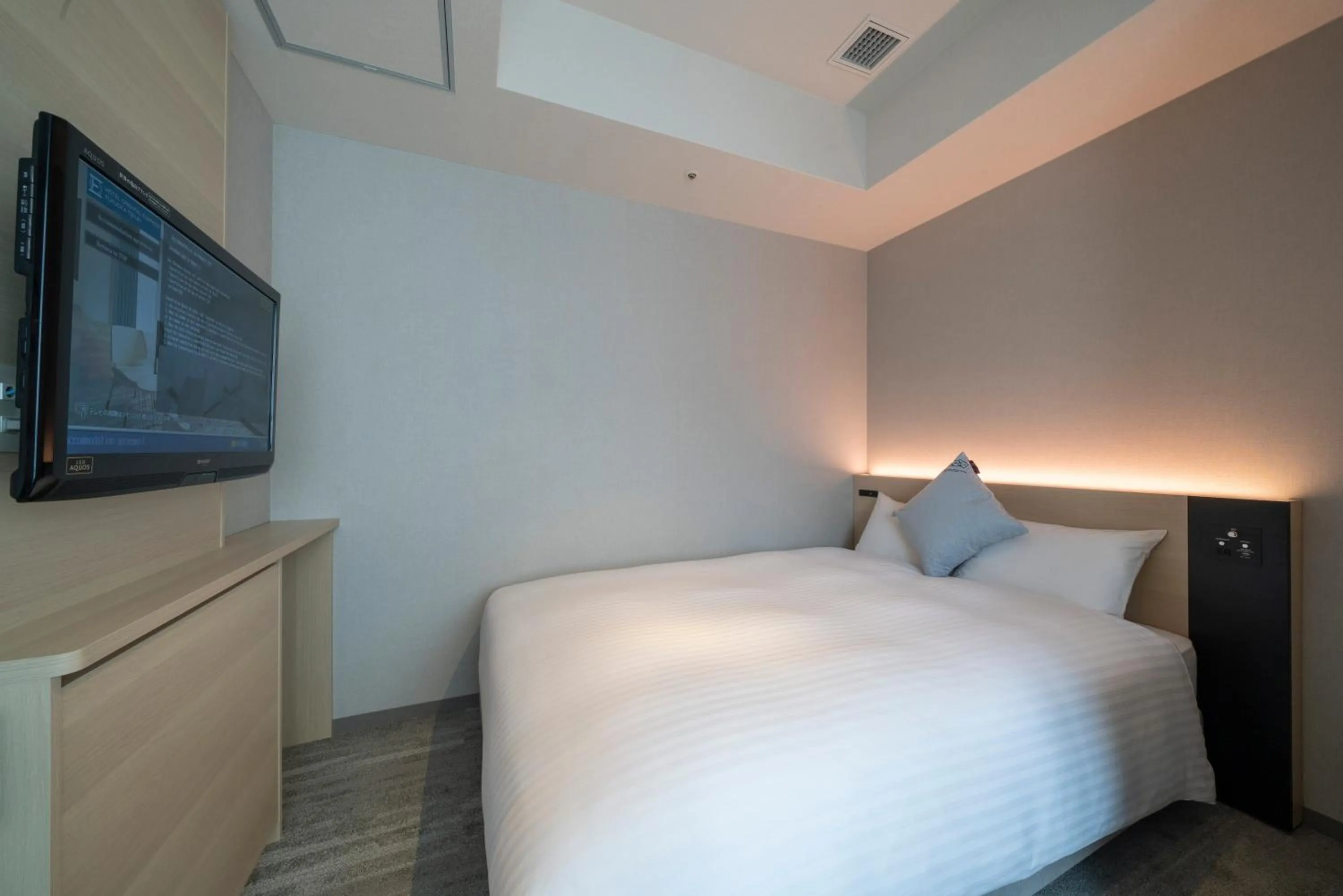 Photo of the whole room, Bed in Hotel Oriental Express Fukuoka Tenjin