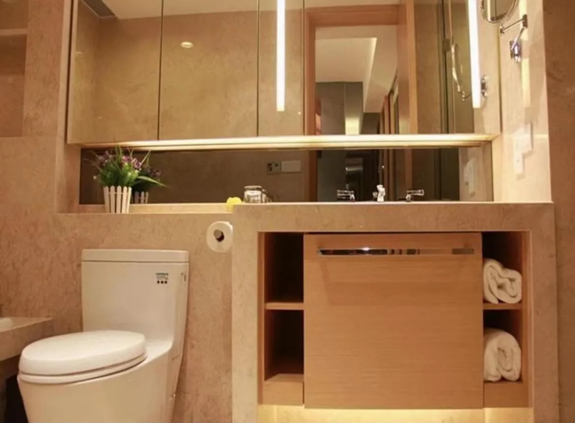 Bathroom in Guangzhou Xing Yi International Apartment - Poly World Branch