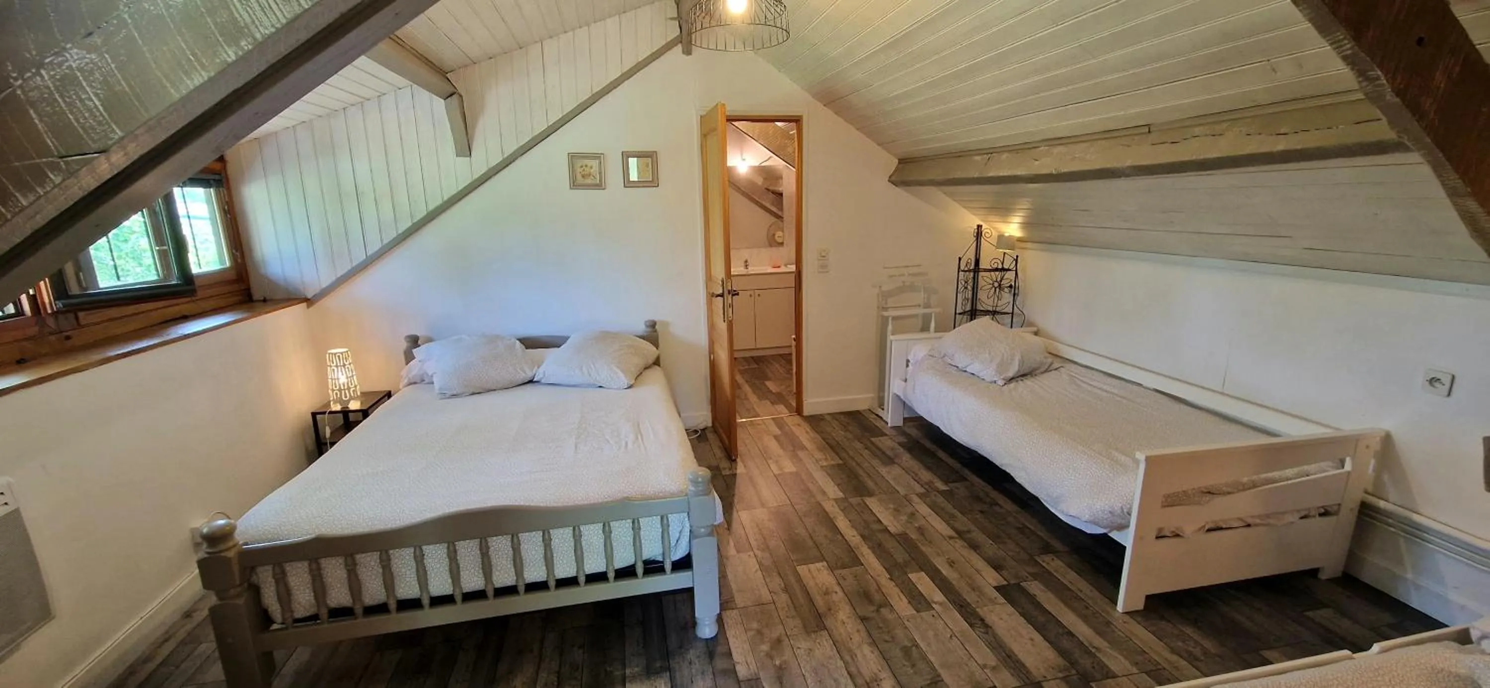 Photo of the whole room, Bed in Maison d'hôtes Ourdeaux et Gite Chez Rouchon