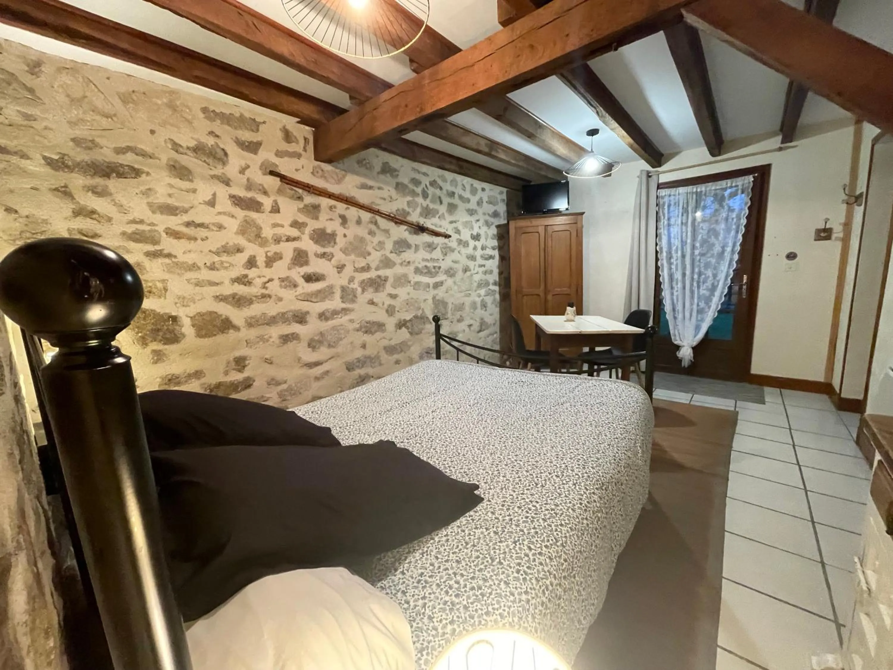 Bedroom, Bed in Maison d'hôtes Ourdeaux et Gite Chez Rouchon
