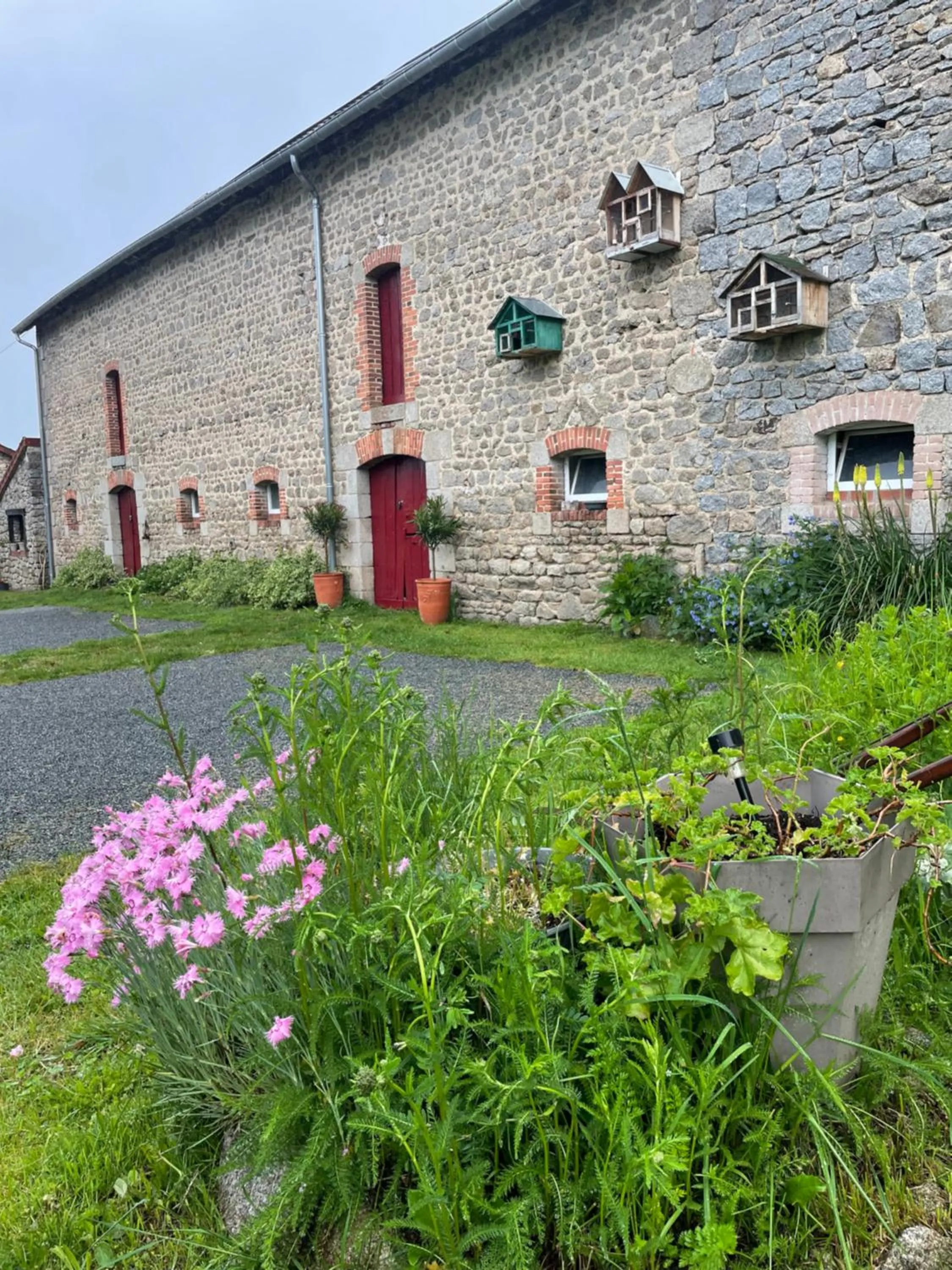 Parking in Maison d'hôtes Ourdeaux et Gite Chez Rouchon