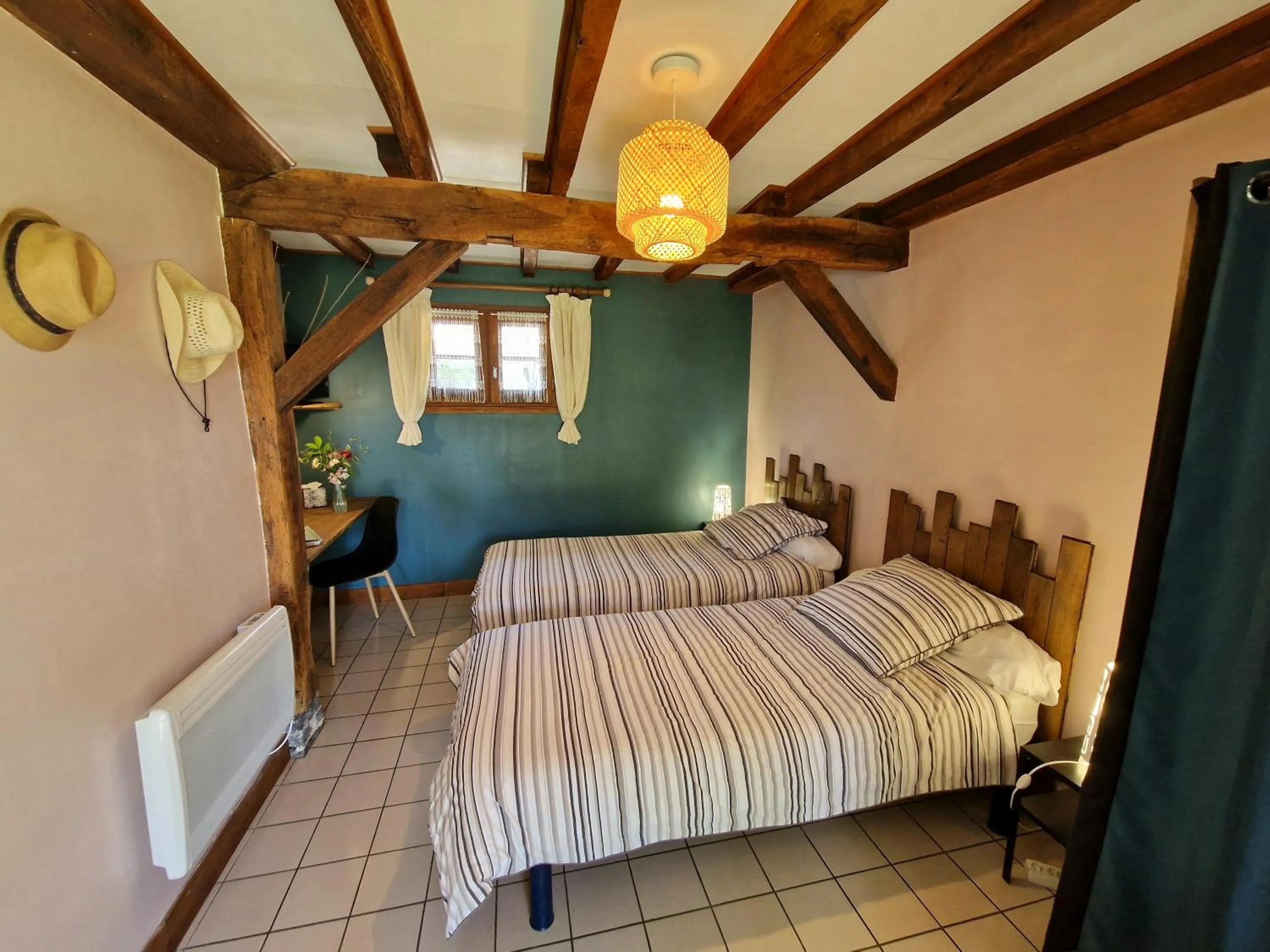 Bed in Maison d'hôtes Ourdeaux et Gite Chez Rouchon