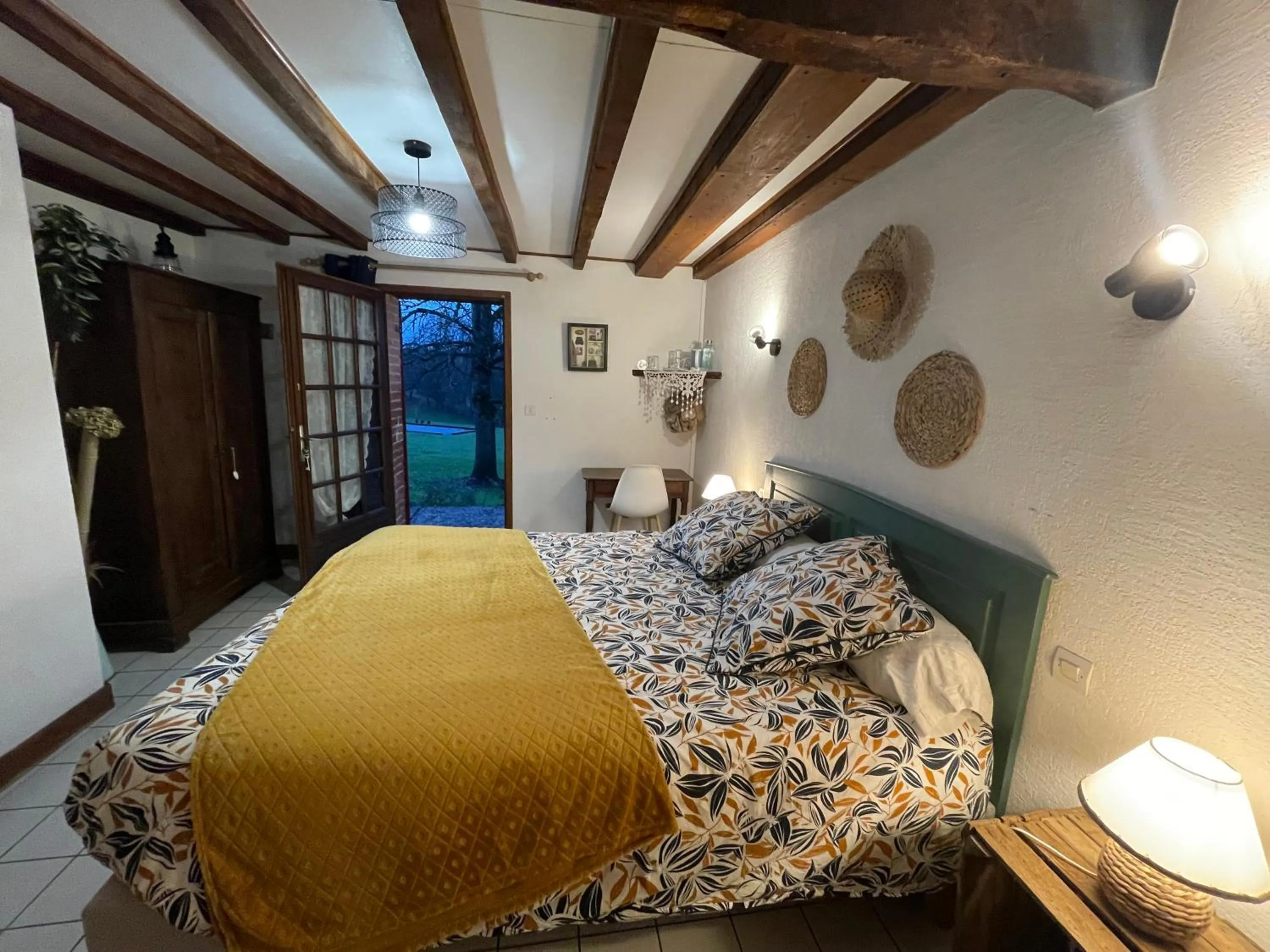 Garden view, Bed in Maison d'hôtes Ourdeaux et Gite Chez Rouchon
