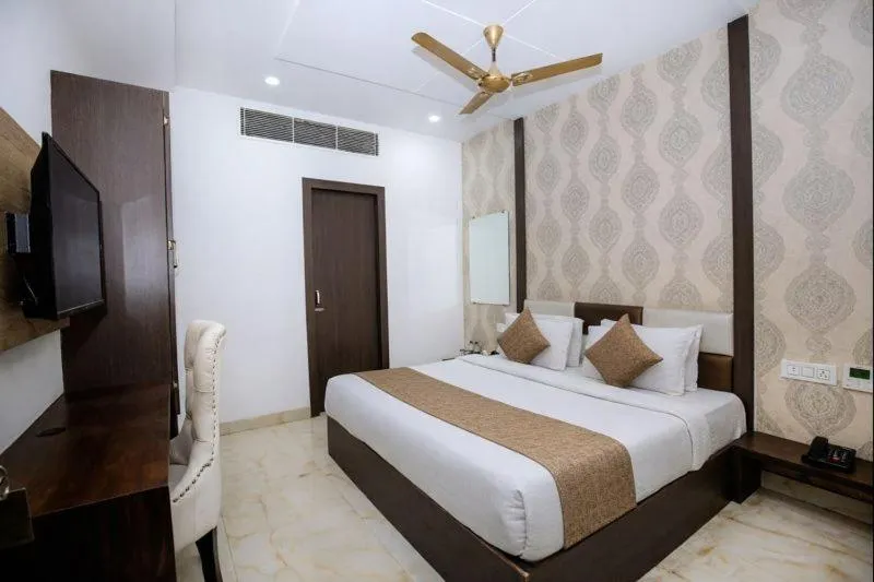 Communal lounge/ TV room, Bed in Hotel Tamanna - 50 Meter from Golden Temple