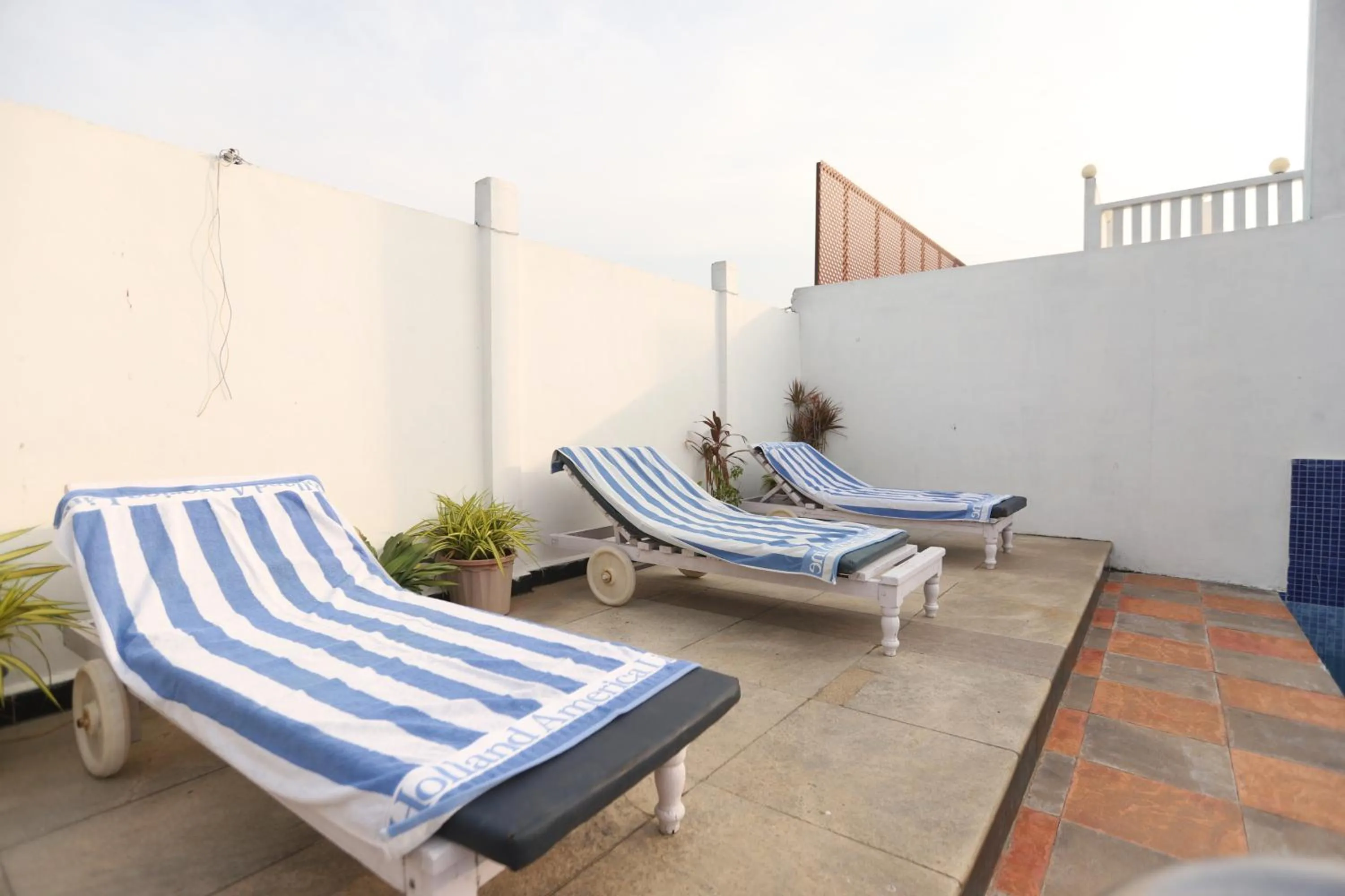 Swimming pool in Hotel BAY TREASURE
