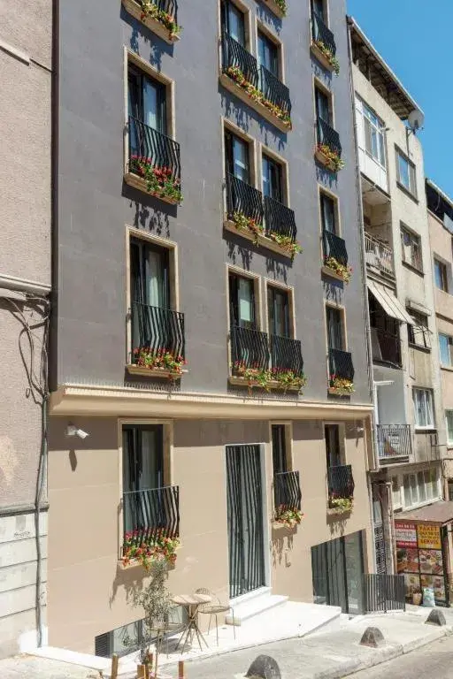 Property building in Home Of Istanbul Property building in Home Of Istanbul