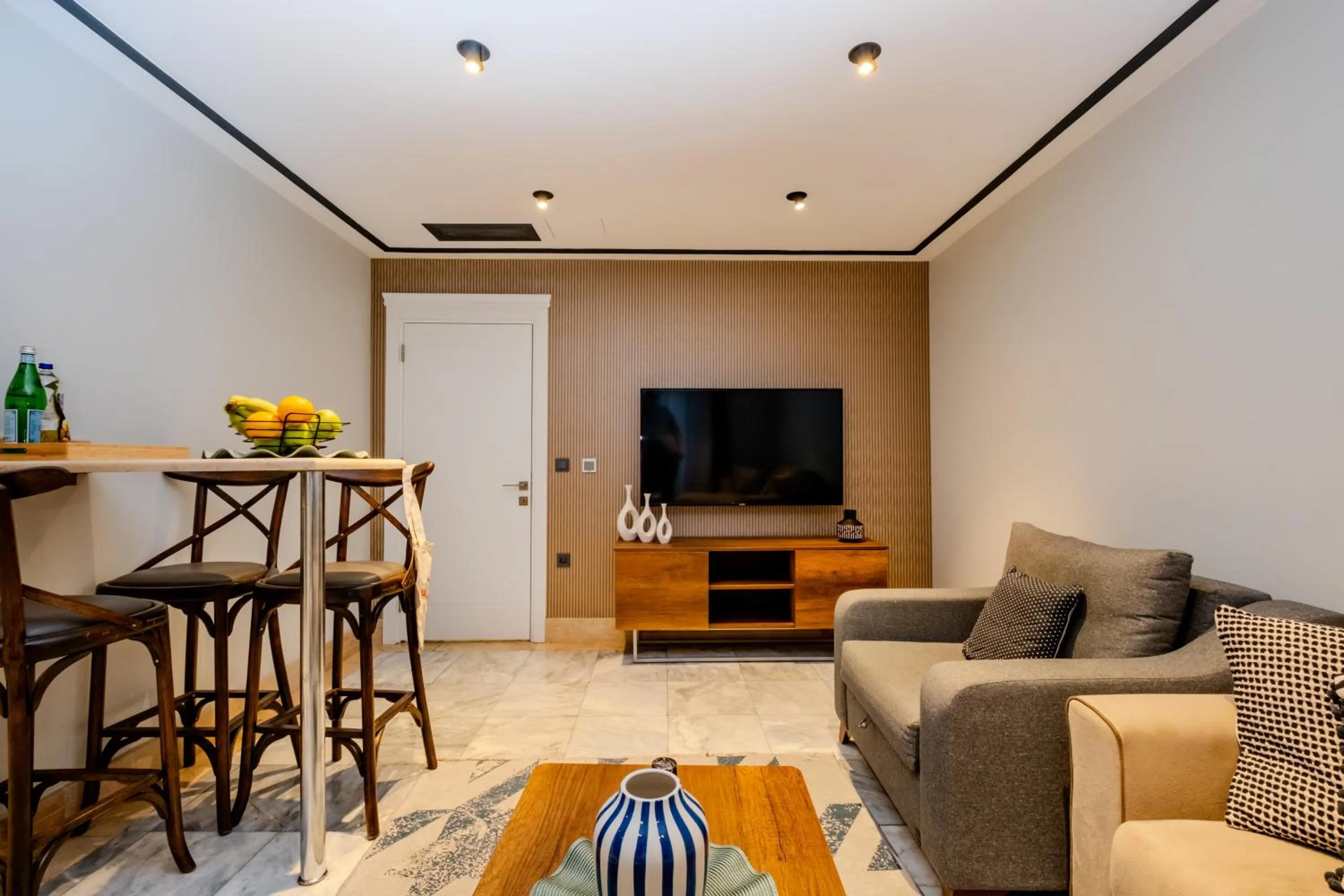 Communal lounge/ TV room in Home Of Istanbul