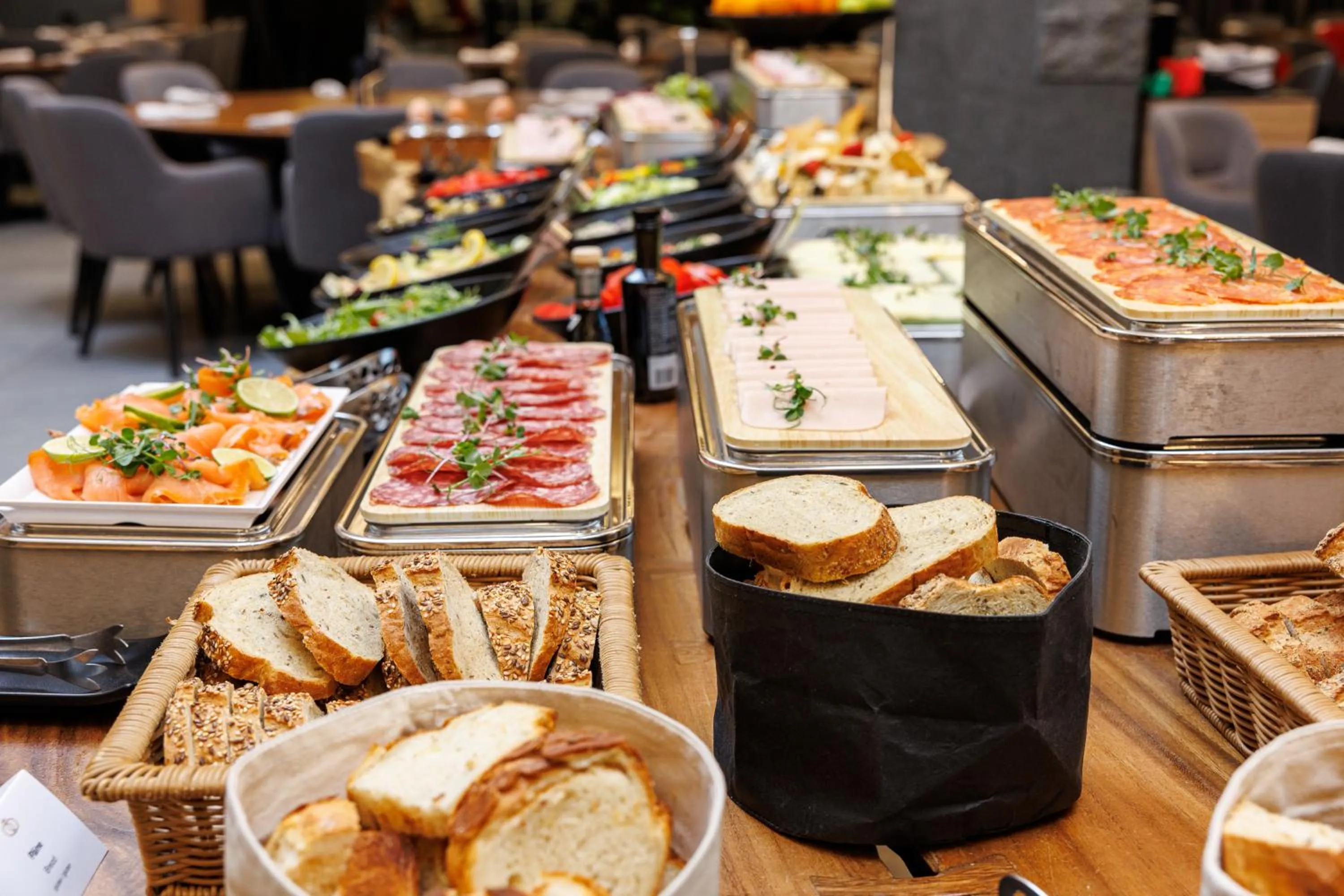 Restaurant/places to eat in Qosmo Brasov Hotel