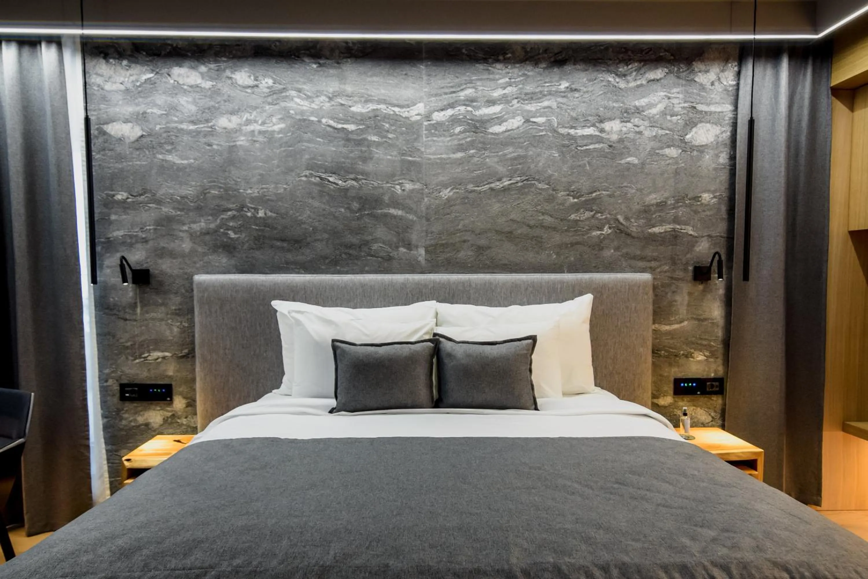 Bed in Qosmo Brasov Hotel