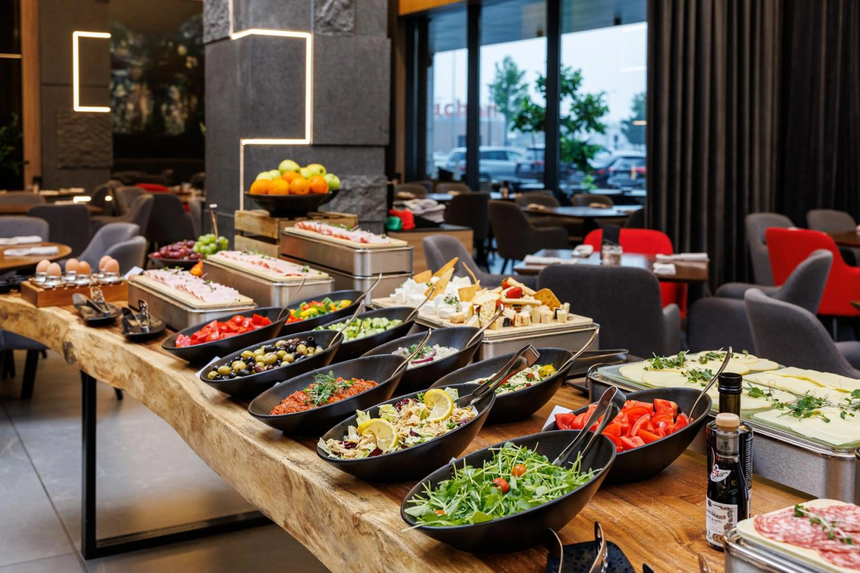 Restaurant/places to eat in Qosmo Brasov Hotel