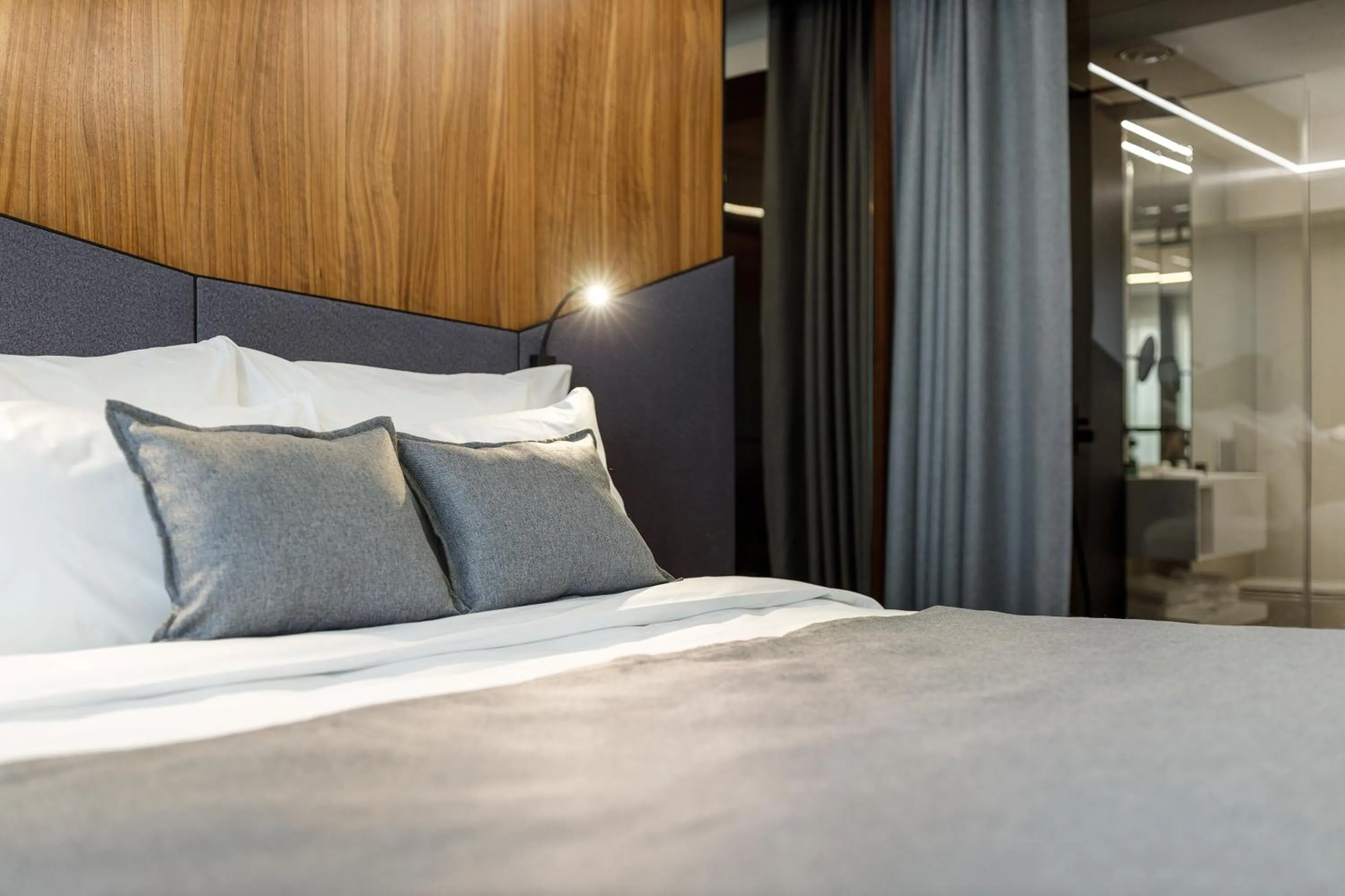 Bed in Qosmo Brasov Hotel