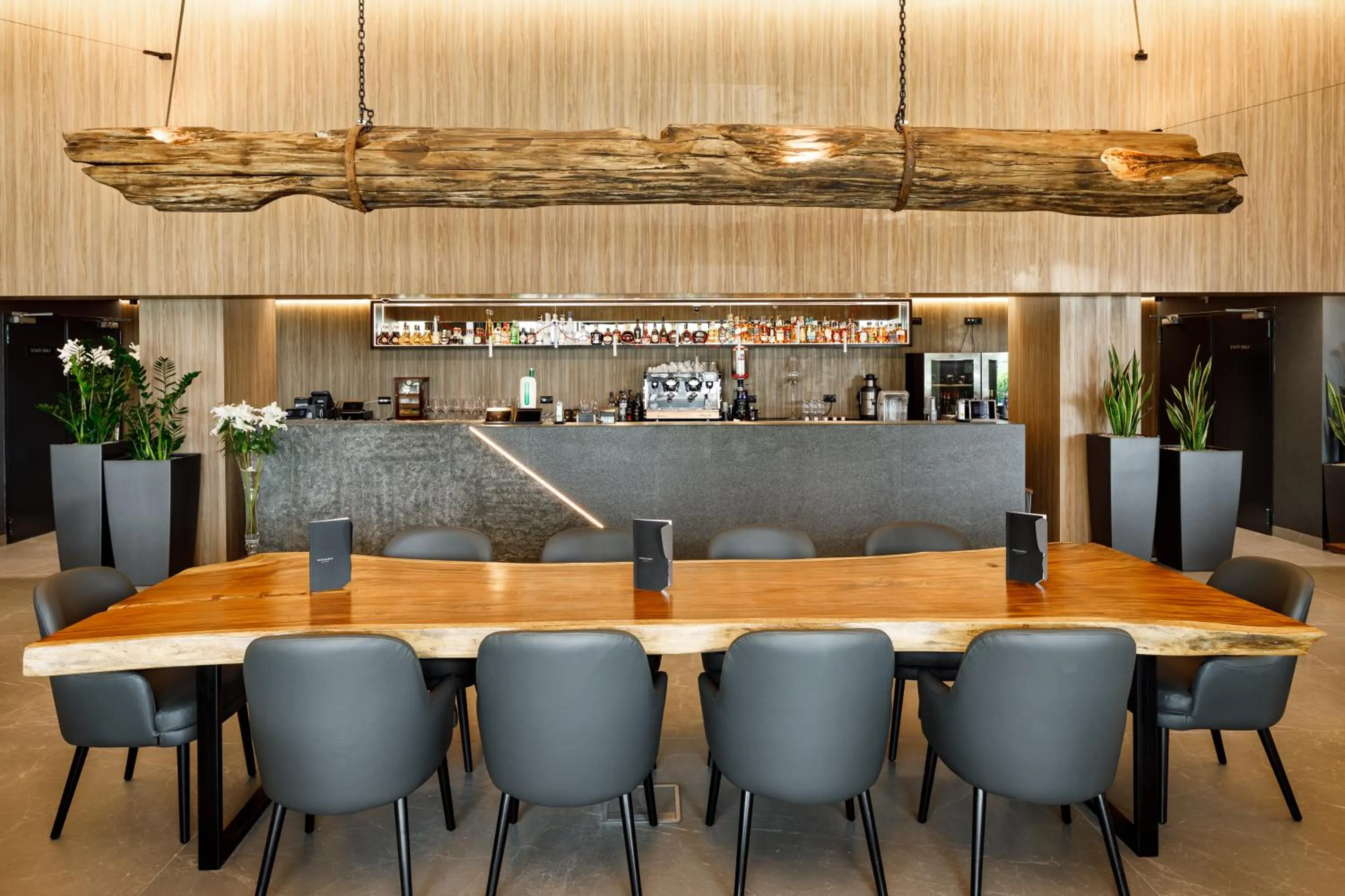 Restaurant/places to eat in Qosmo Brasov Hotel