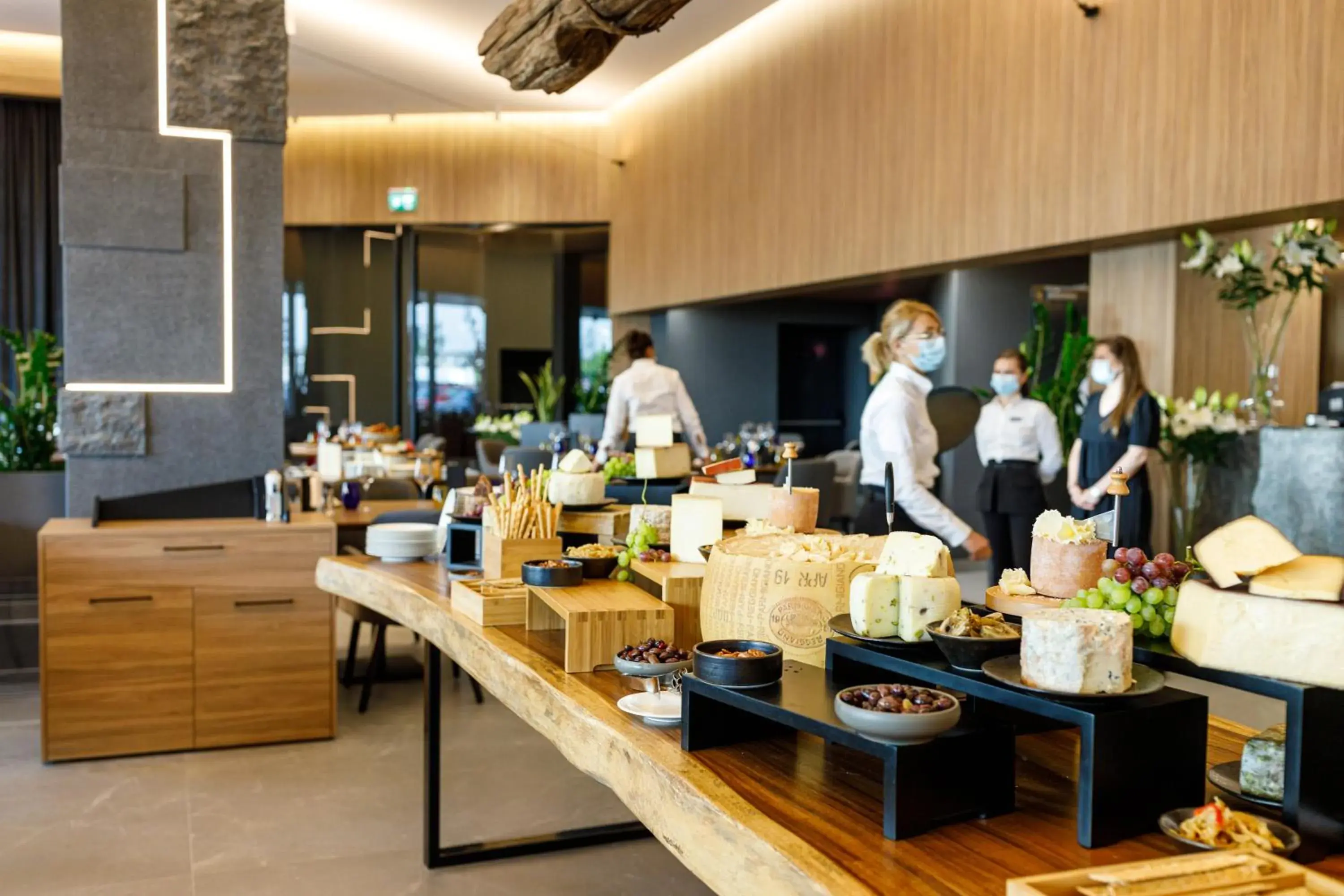 Restaurant/places to eat in Qosmo Brasov Hotel Restaurant/places to eat in Qosmo Brasov Hotel