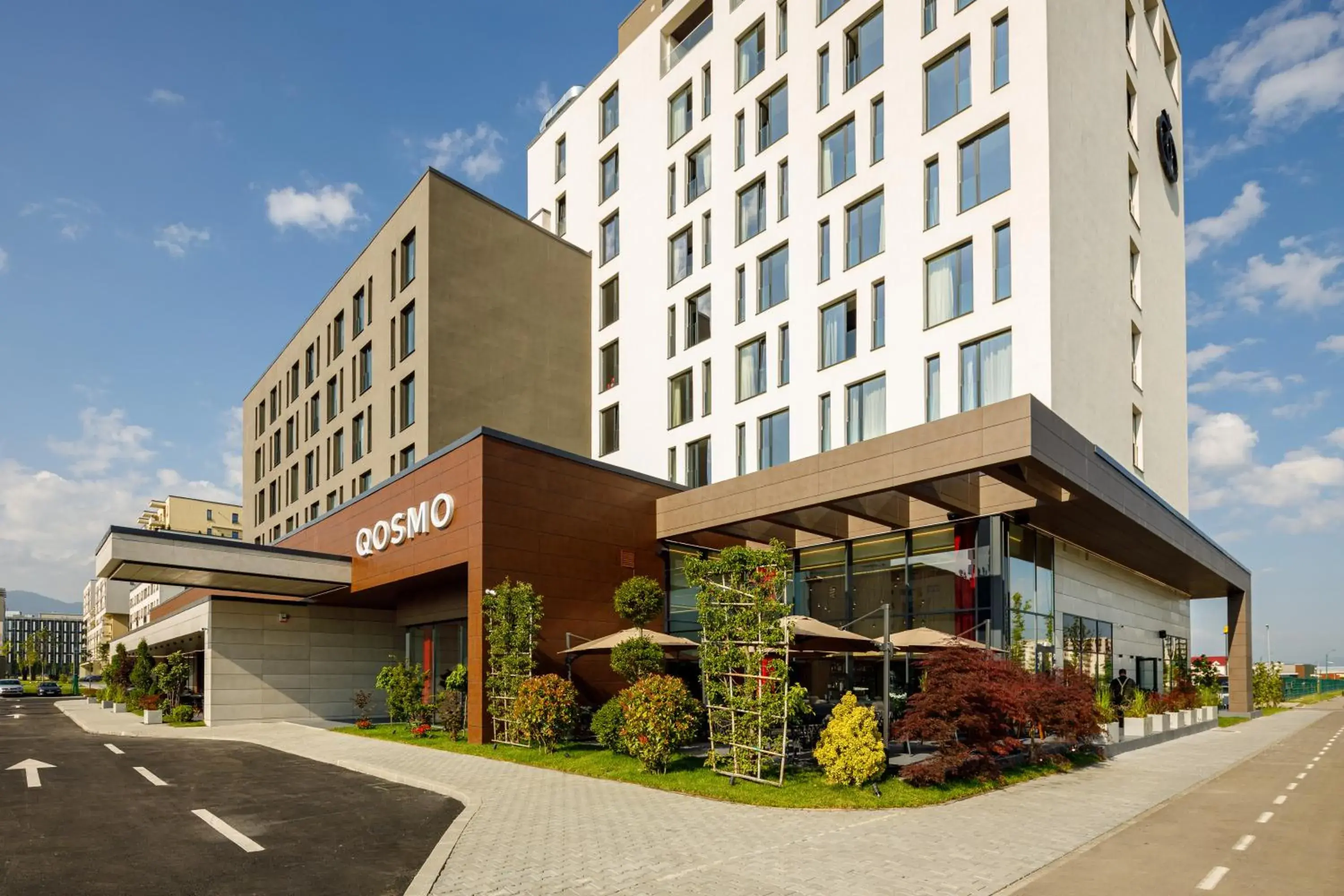 Property building in Qosmo Brasov Hotel Property building in Qosmo Brasov Hotel