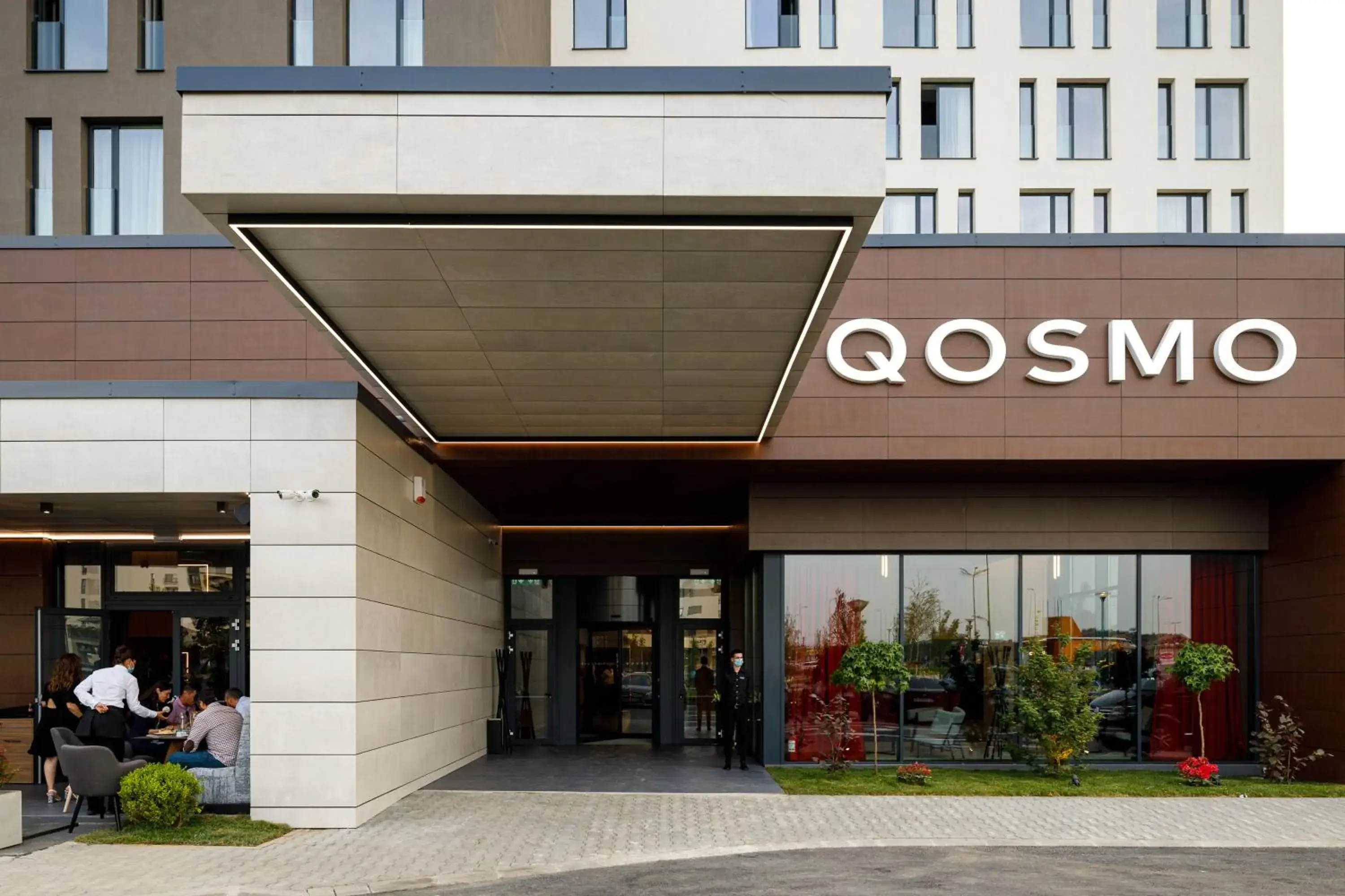 Property building in Qosmo Brasov Hotel Property building in Qosmo Brasov Hotel