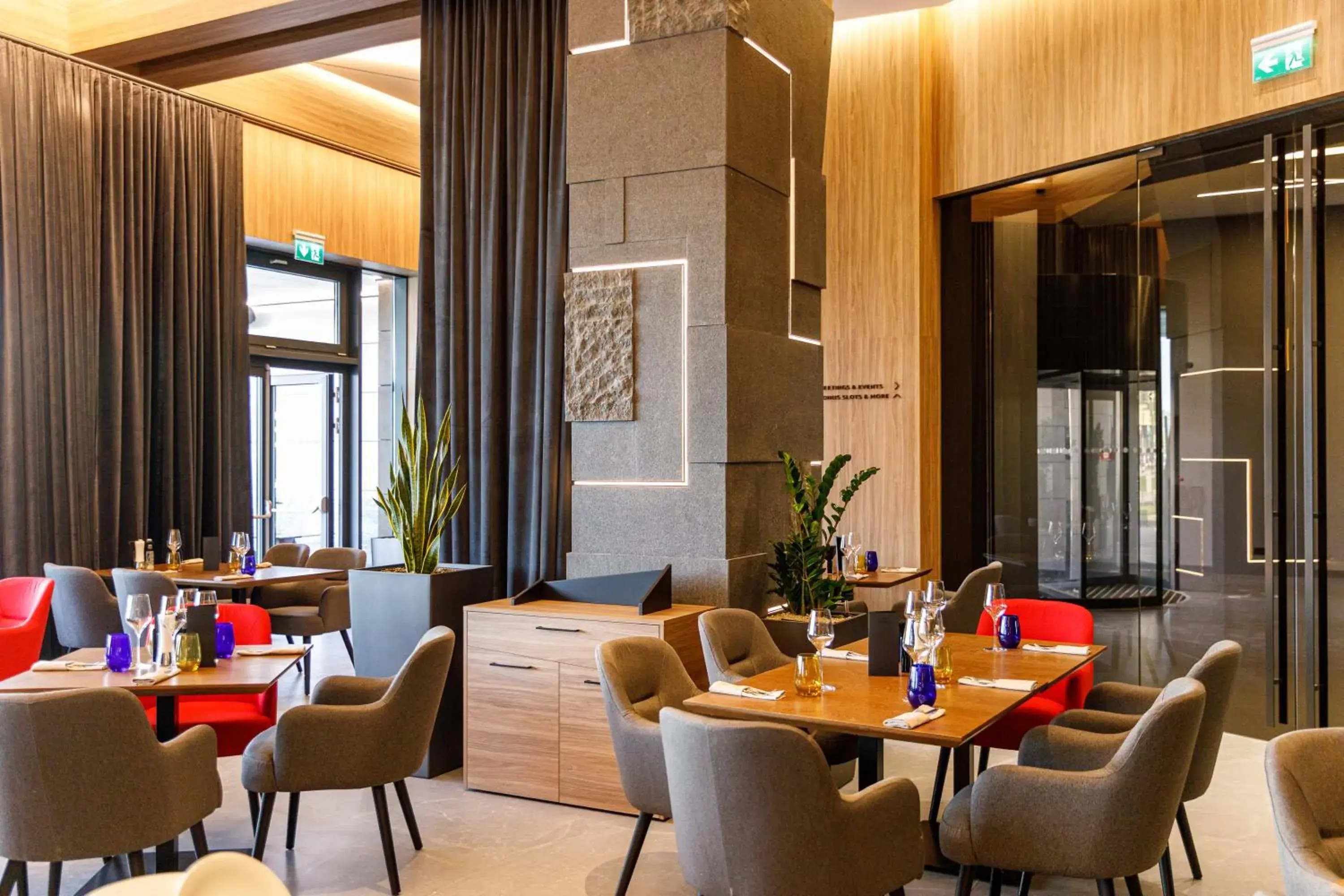 Restaurant/places to eat in Qosmo Brasov Hotel Restaurant/places to eat in Qosmo Brasov Hotel