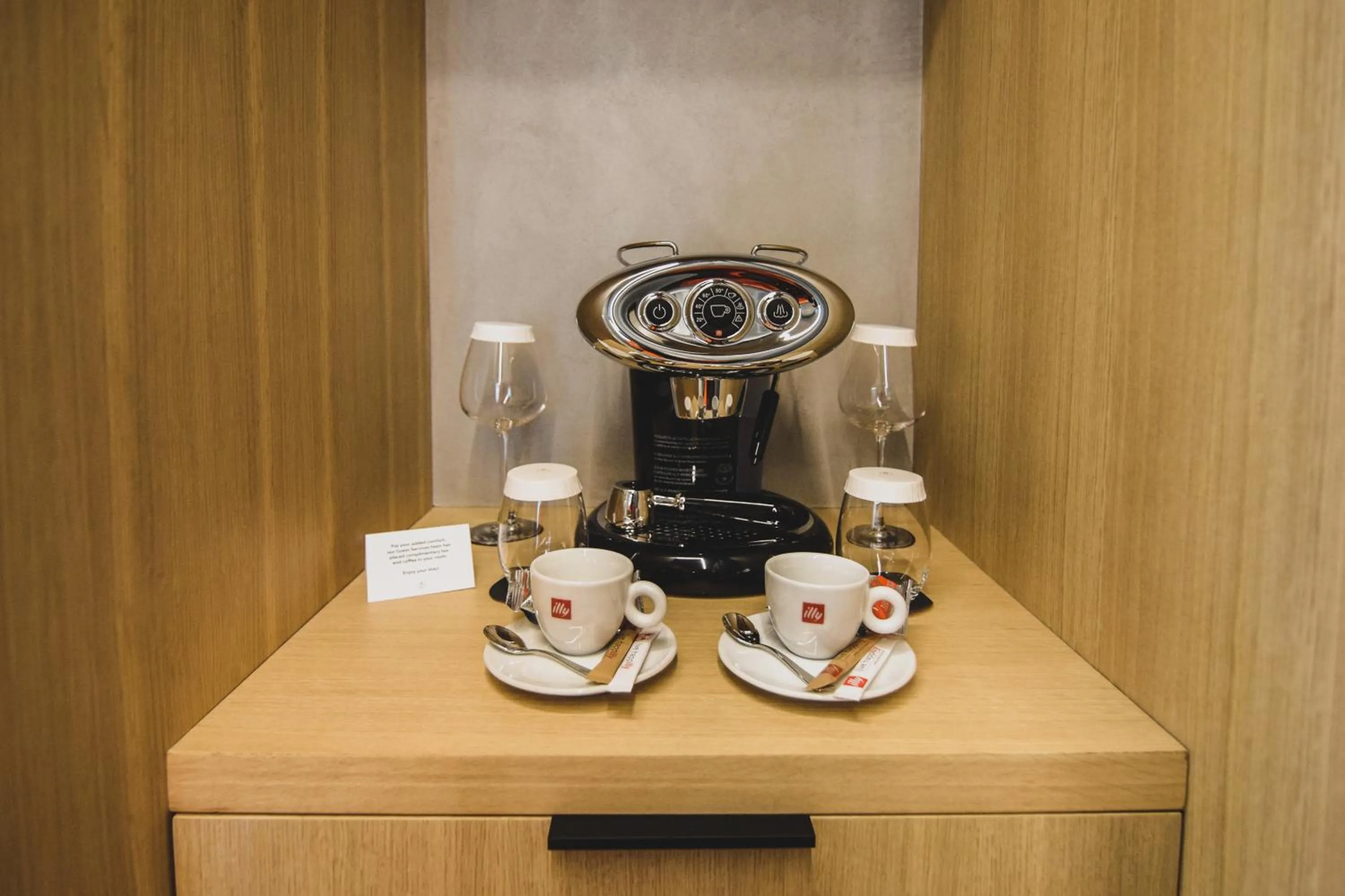 Coffee/tea facilities in Qosmo Brasov Hotel