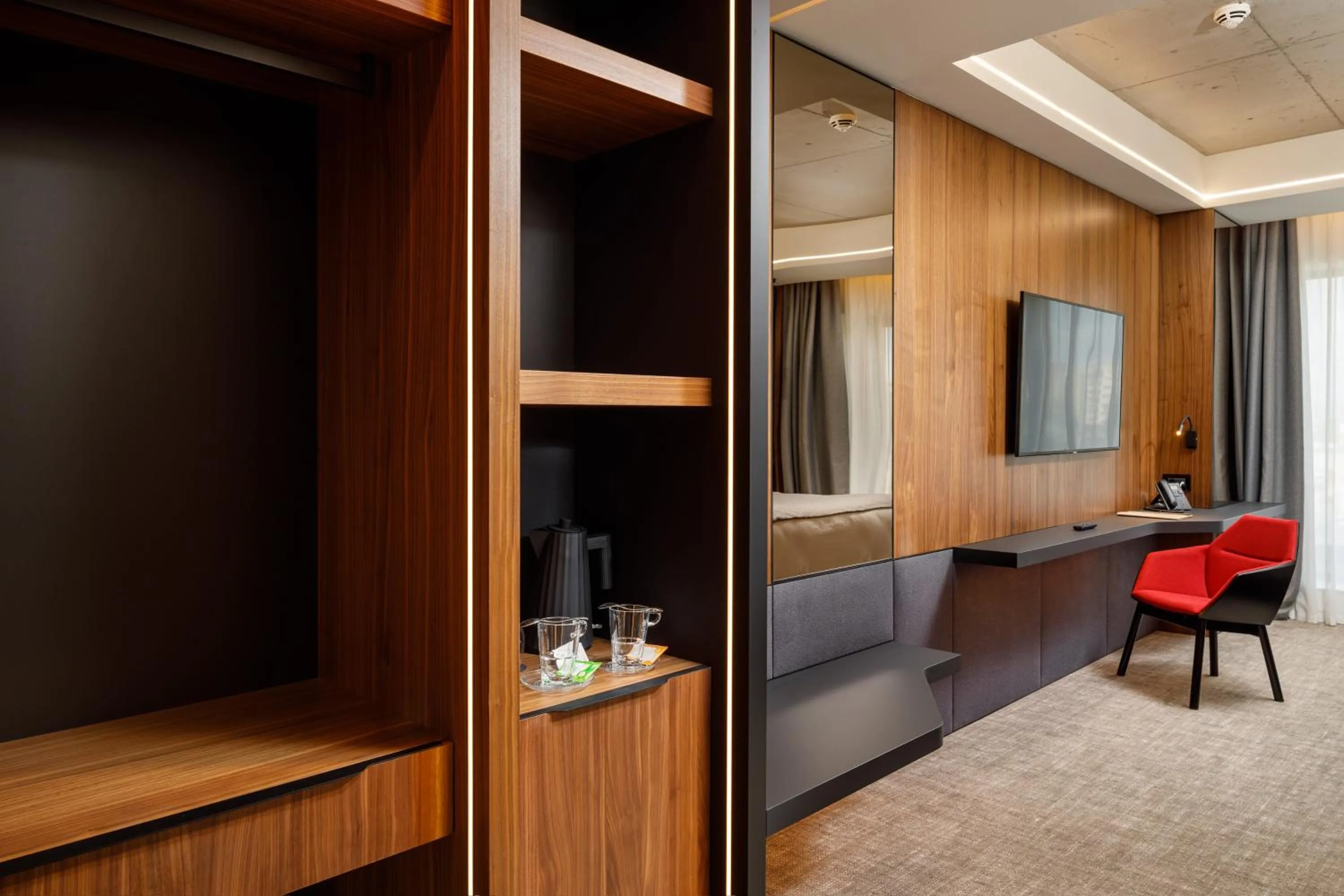 TV and multimedia in Qosmo Brasov Hotel