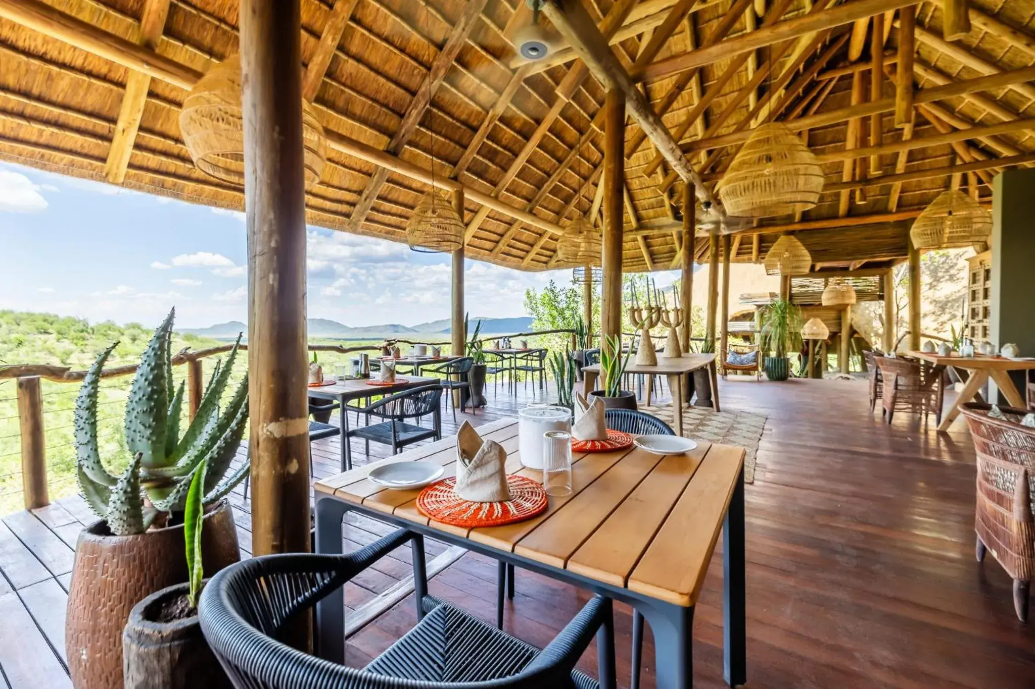Buffalo Ridge Safari Lodge Buffalo Ridge Safari Lodge