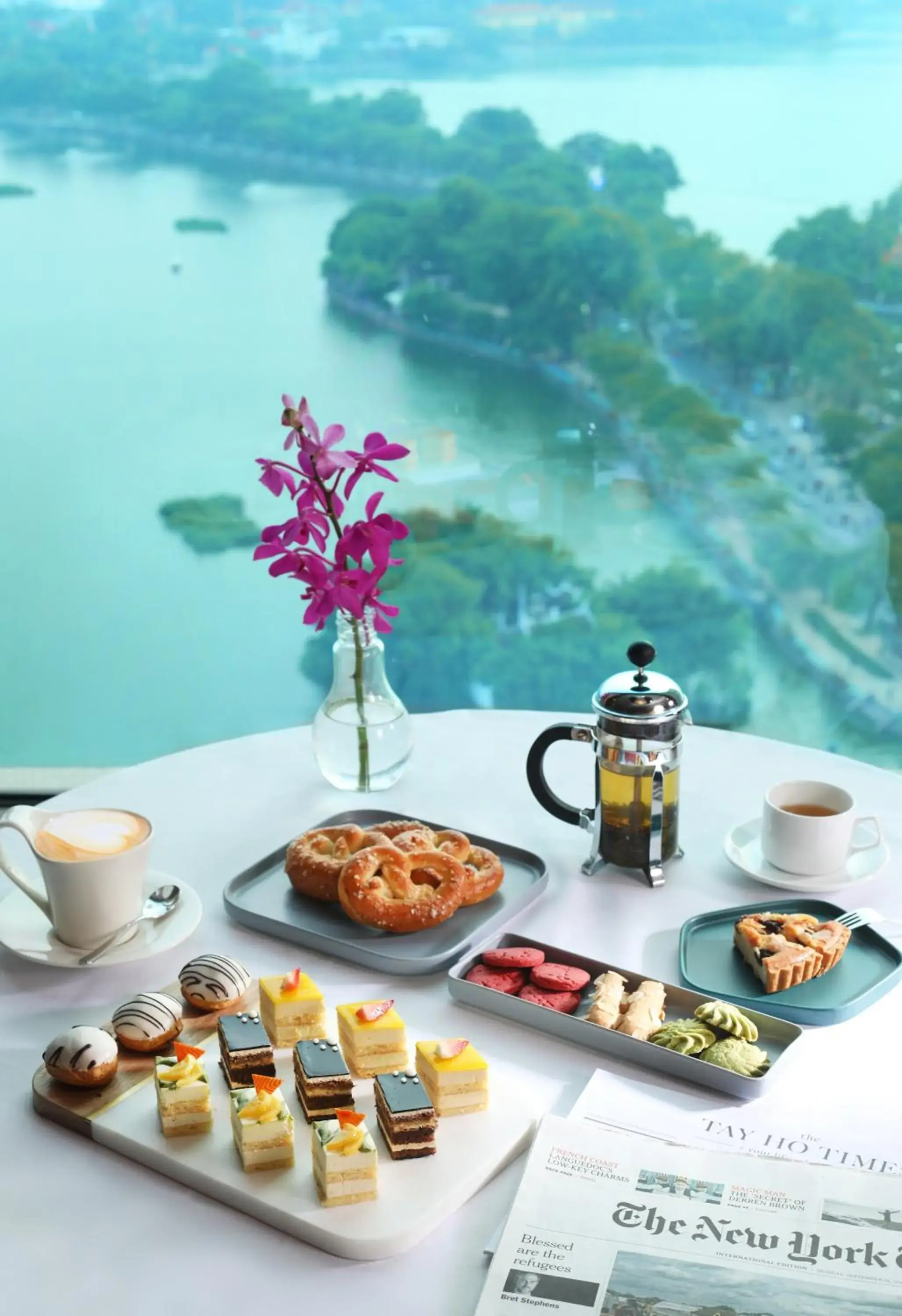 Lounge or bar in Pan Pacific Hanoi Lounge or bar in Pan Pacific Hanoi