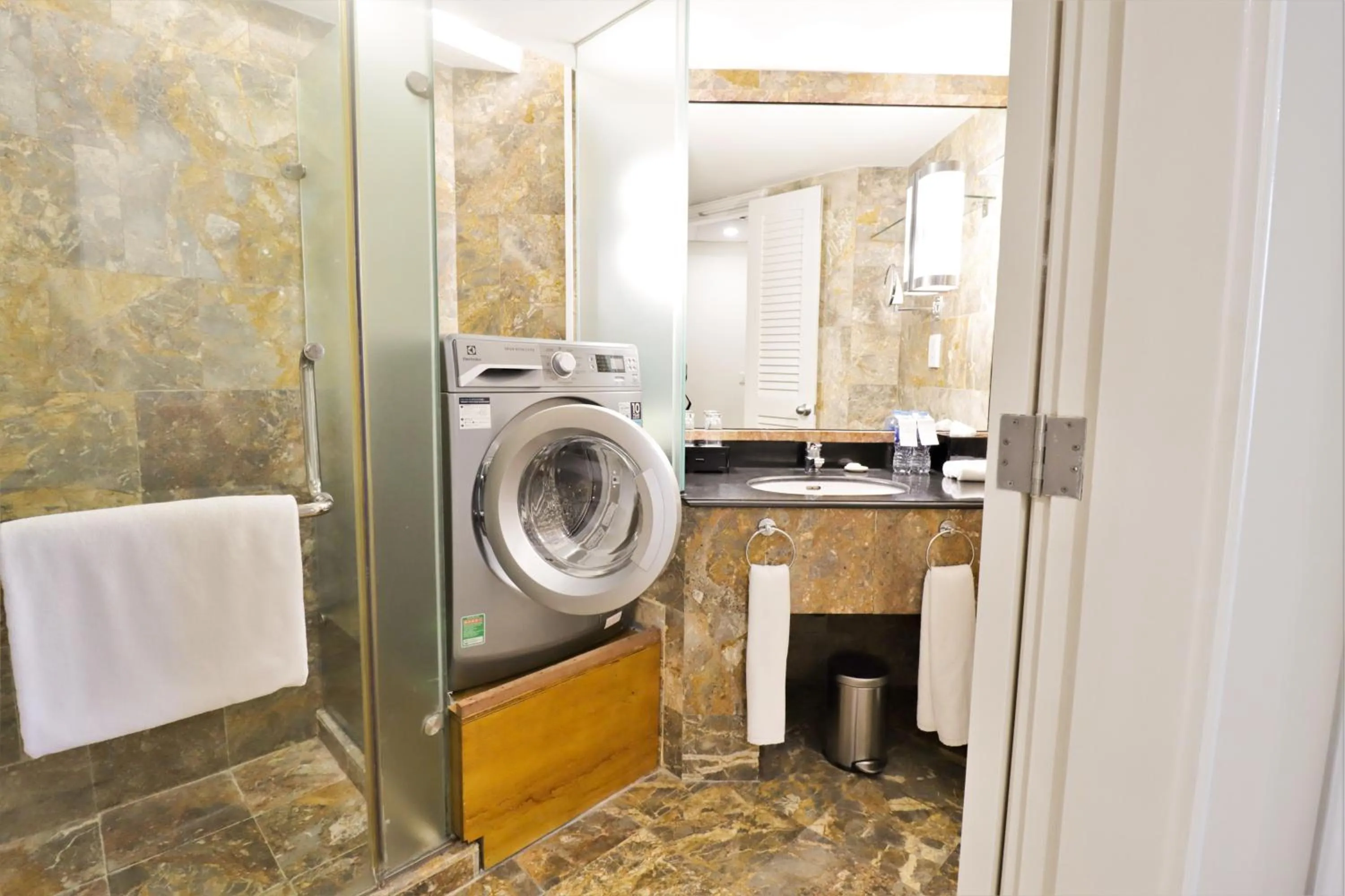 Bathroom in Pan Pacific Hanoi