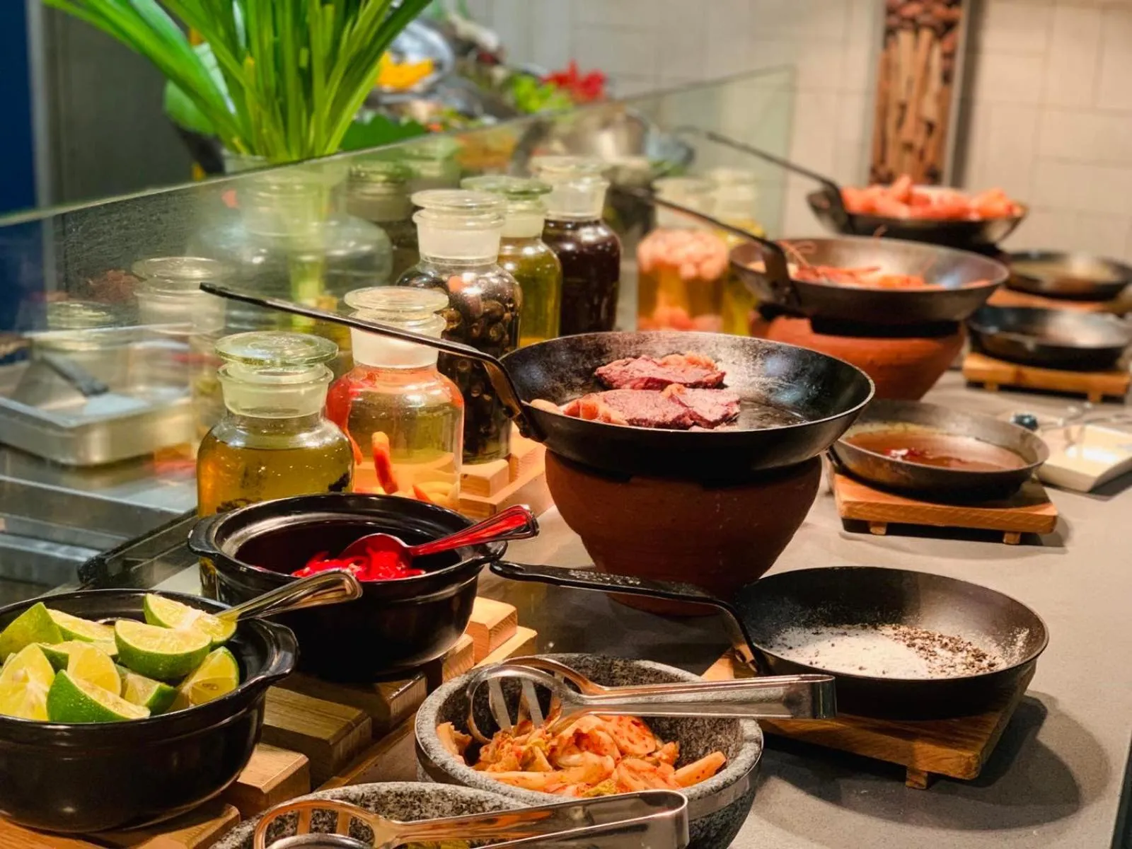 Restaurant/places to eat in Pan Pacific Hanoi