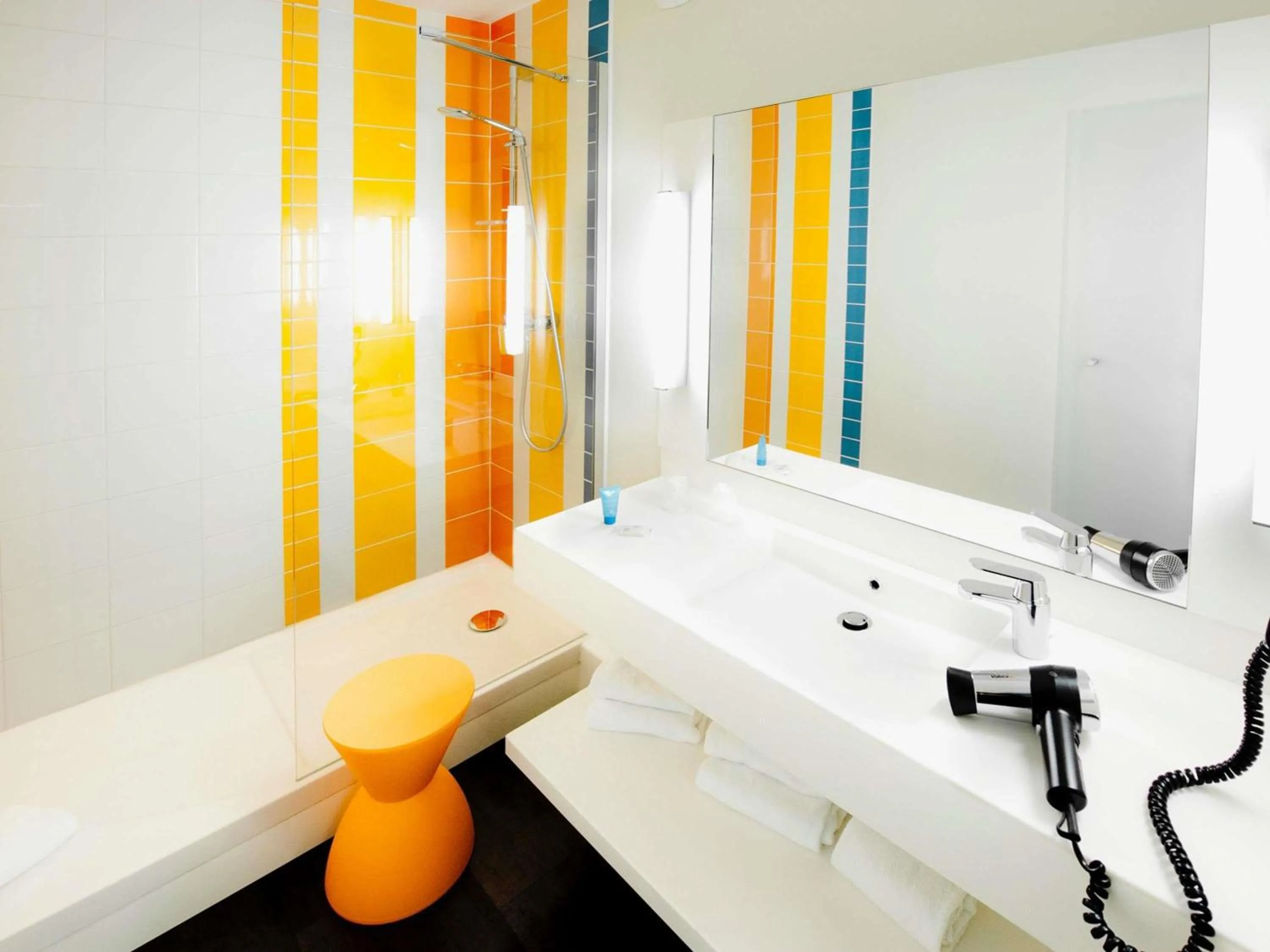 Bedroom in ibis Styles Brest Centre Port