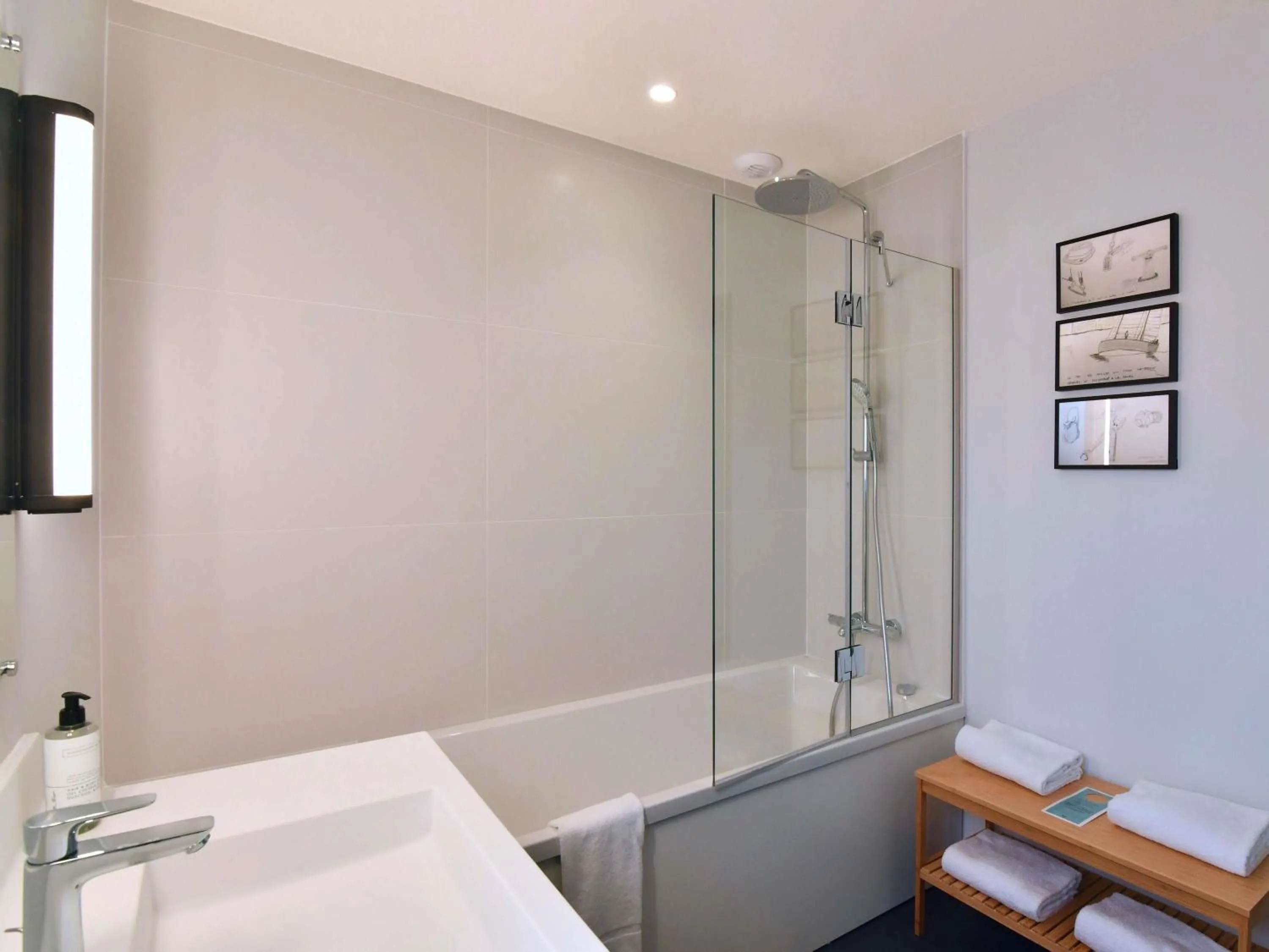 Bedroom in ibis Styles Brest Centre Port