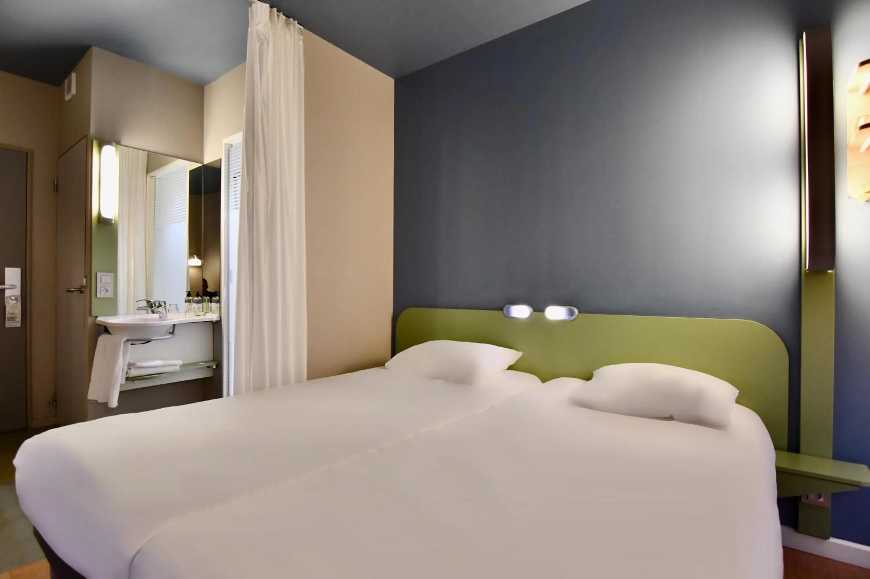 Bed in ibis budget Brest Centre Port