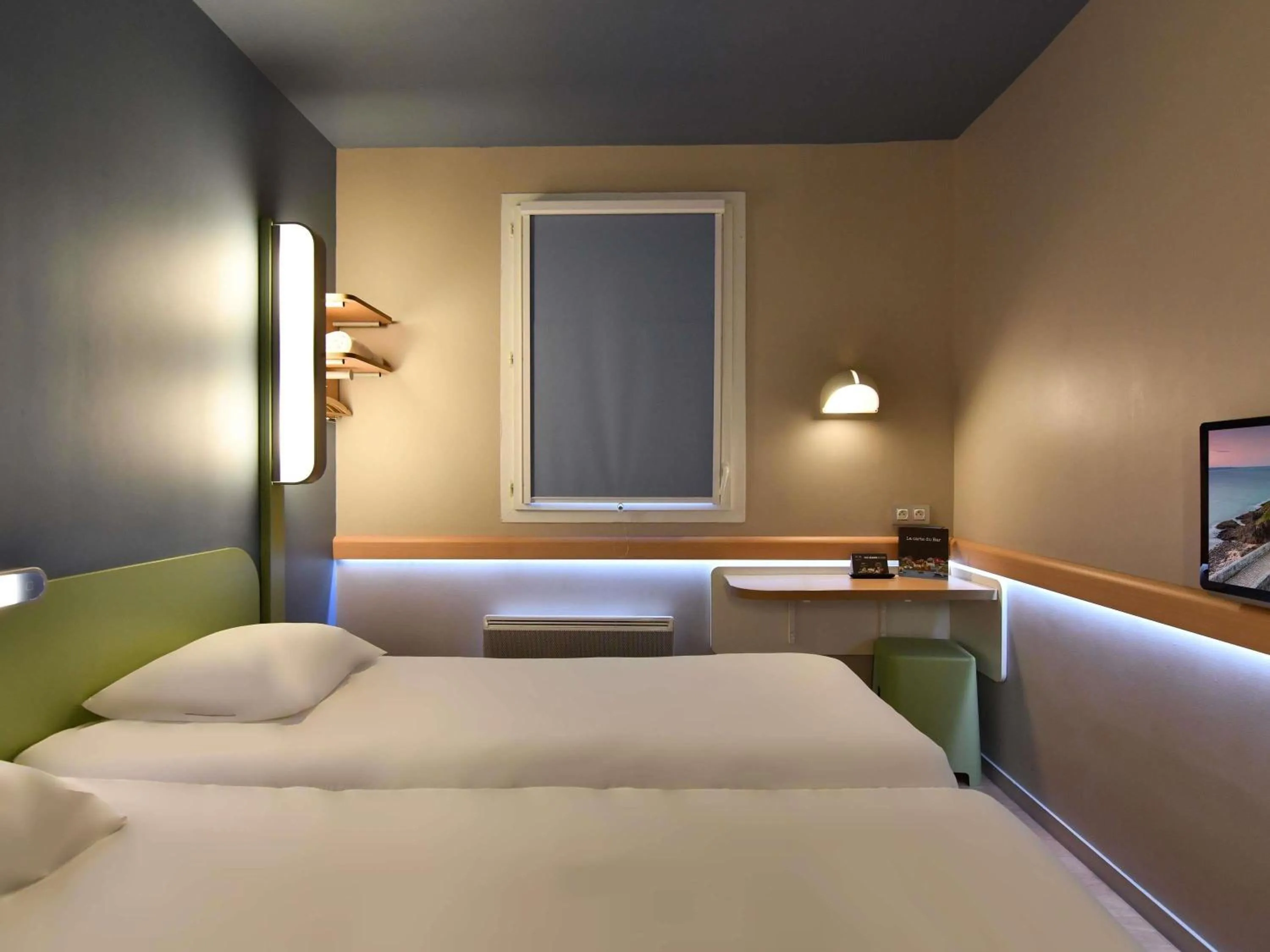 Bedroom, Bed in ibis budget Brest Centre Port