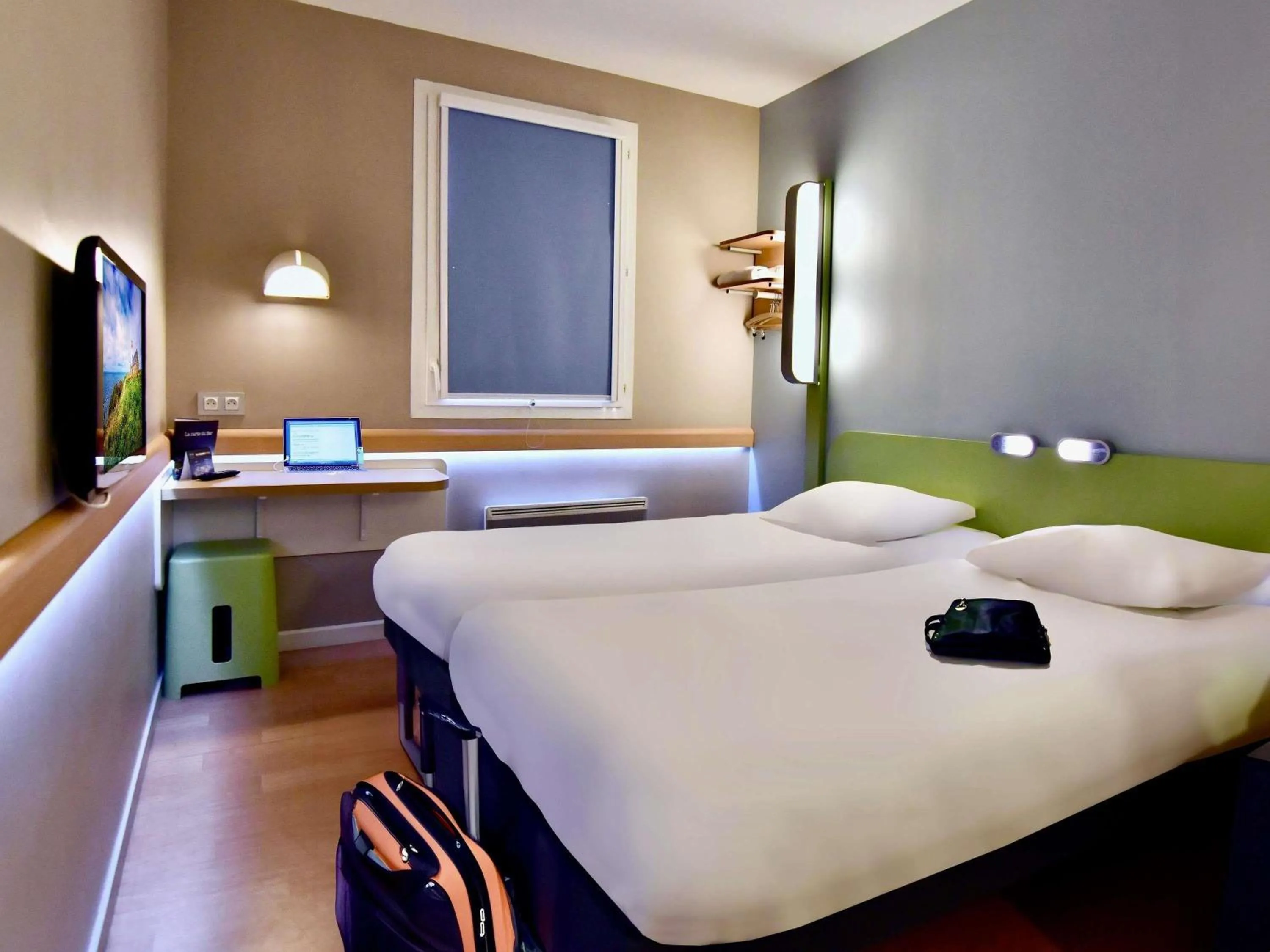 Bedroom, Bed in ibis budget Brest Centre Port