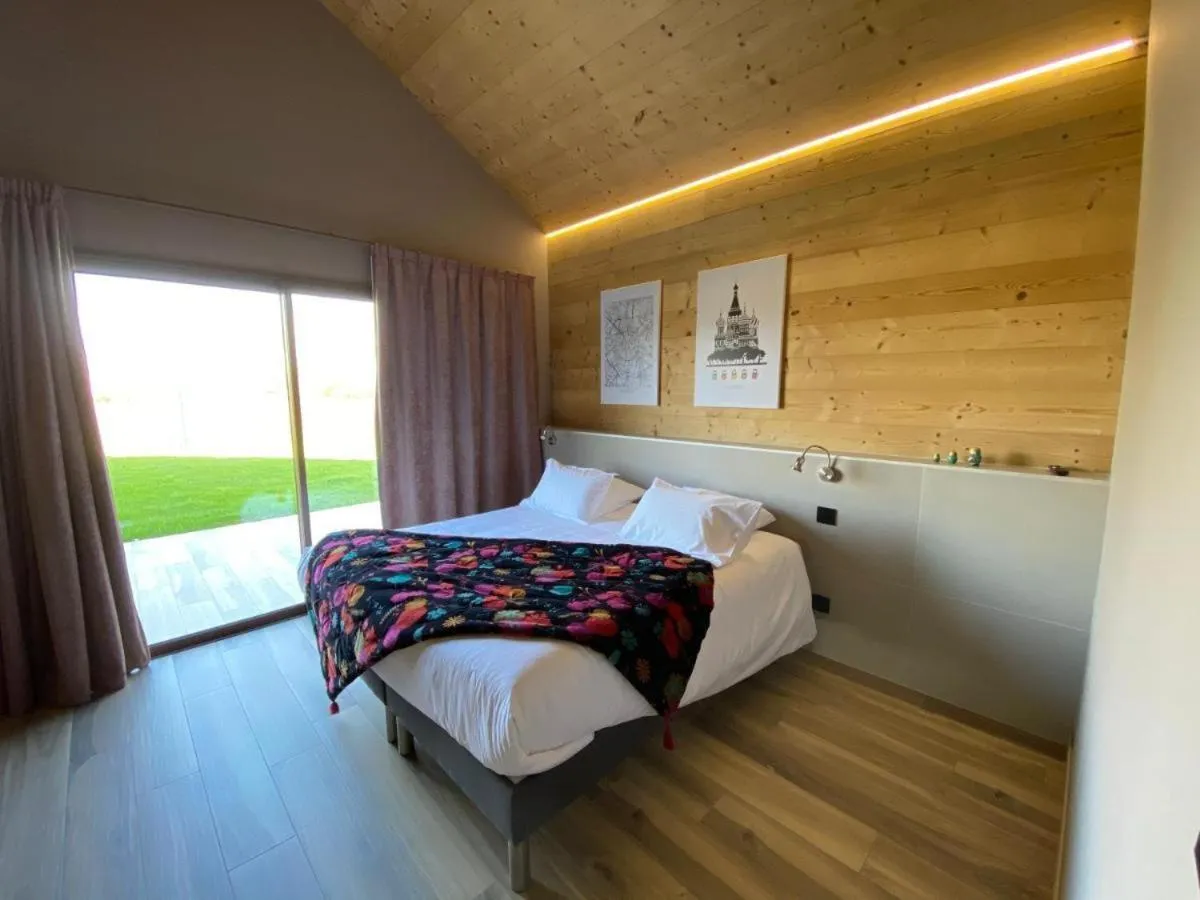 Bedroom, Bed in World Hotel