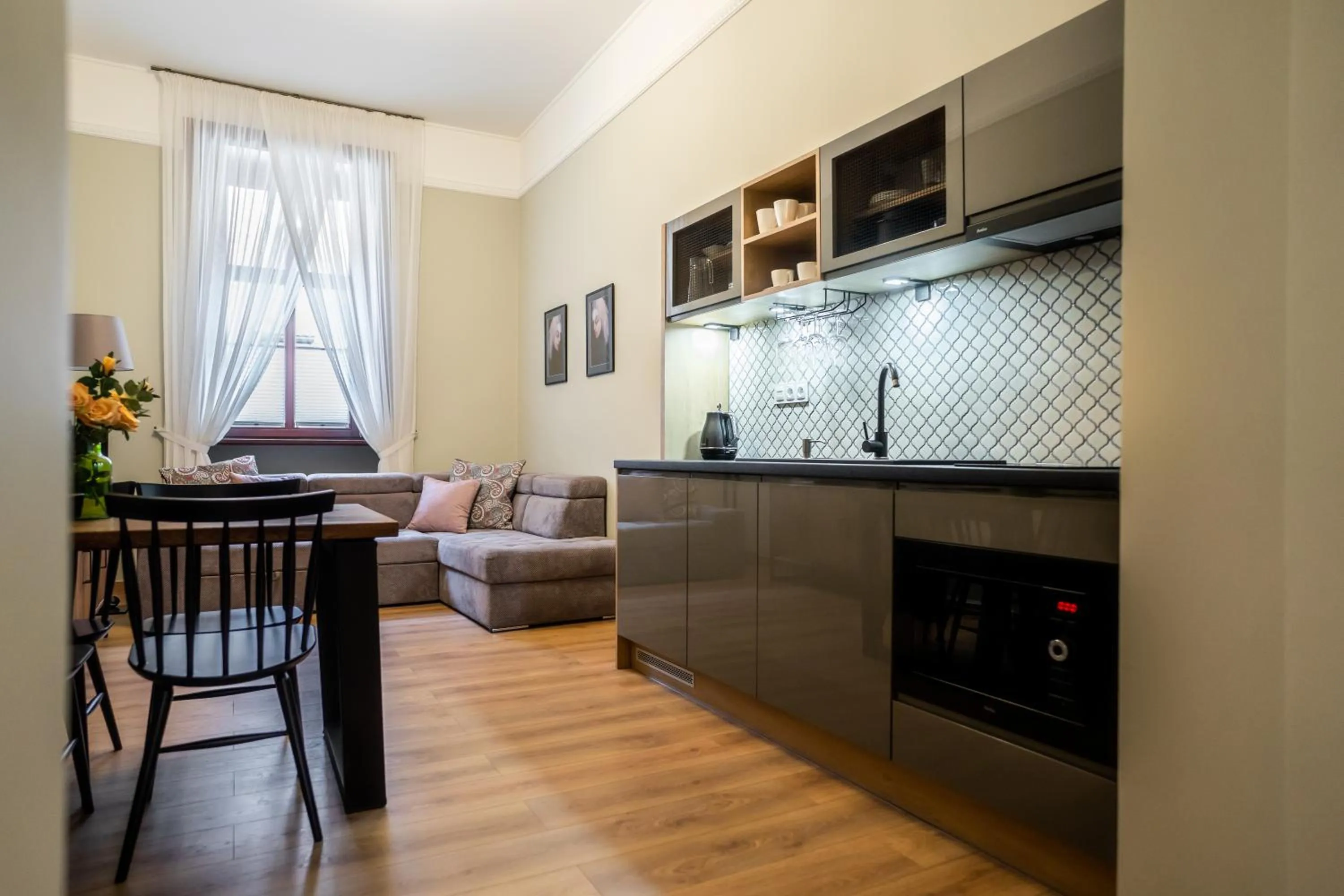 Kitchen or kitchenette in Apart Residence Ariańska 16 by NEARTO PL