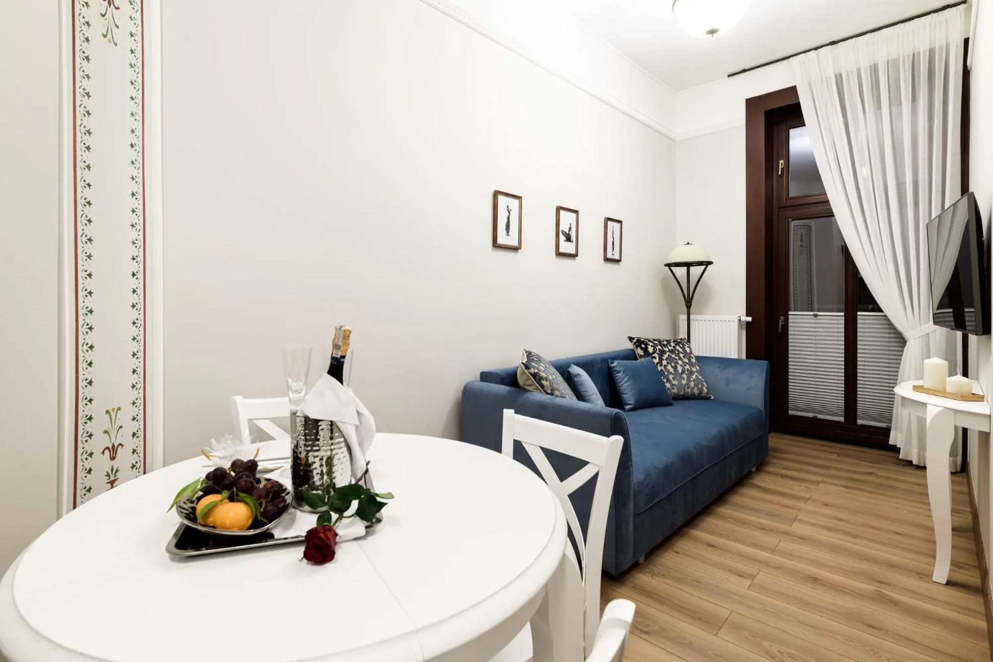 Living room in Apart Residence Ariańska 16 by NEARTO PL