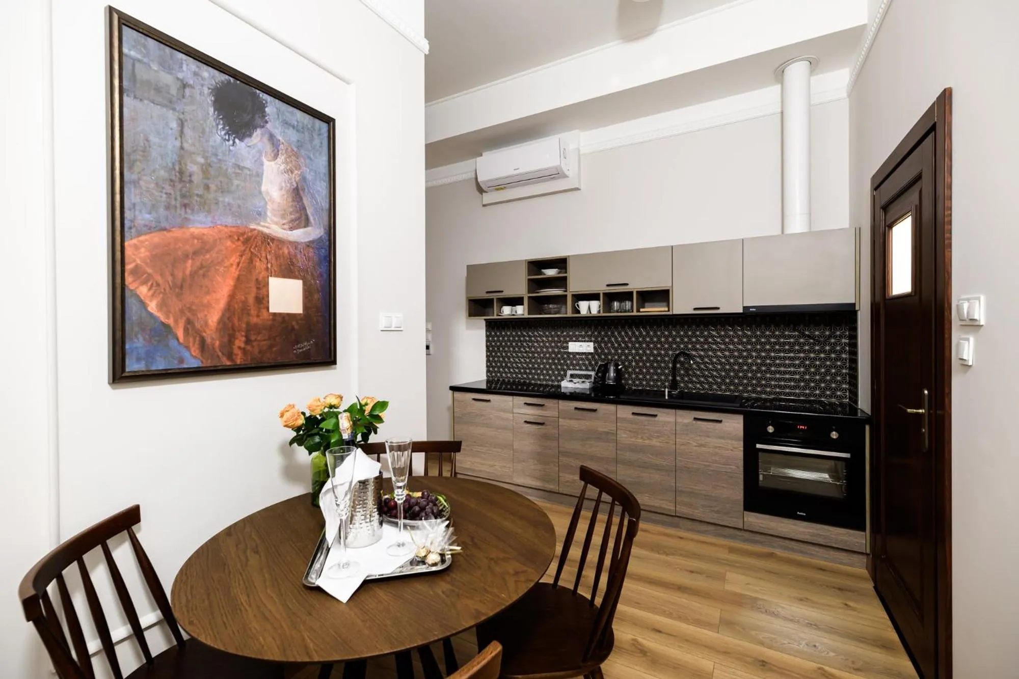 Kitchen or kitchenette in Apart Residence Ariańska 16 by NEARTO PL