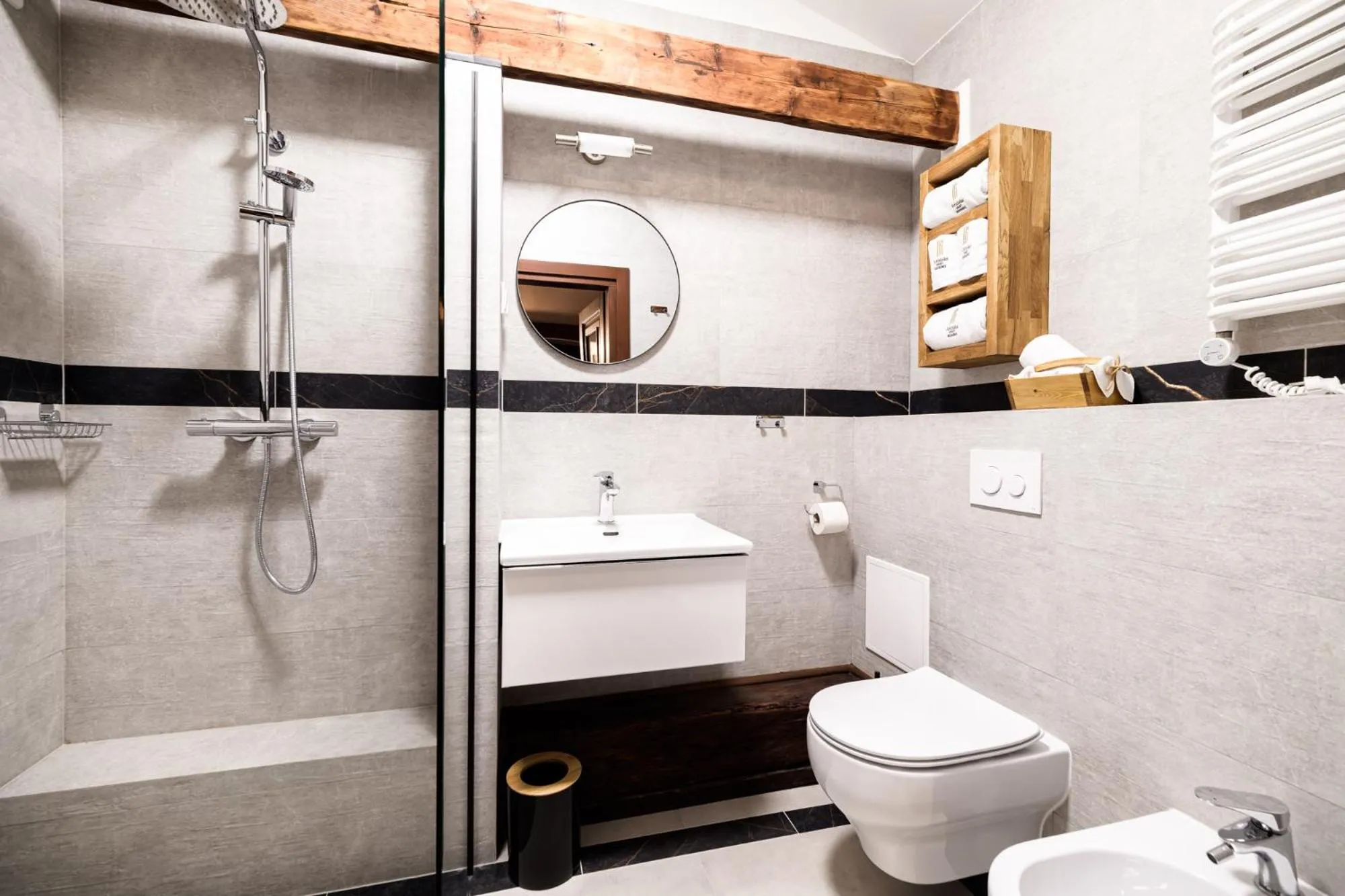 Shower in Apart Residence Ariańska 16 by NEARTO PL