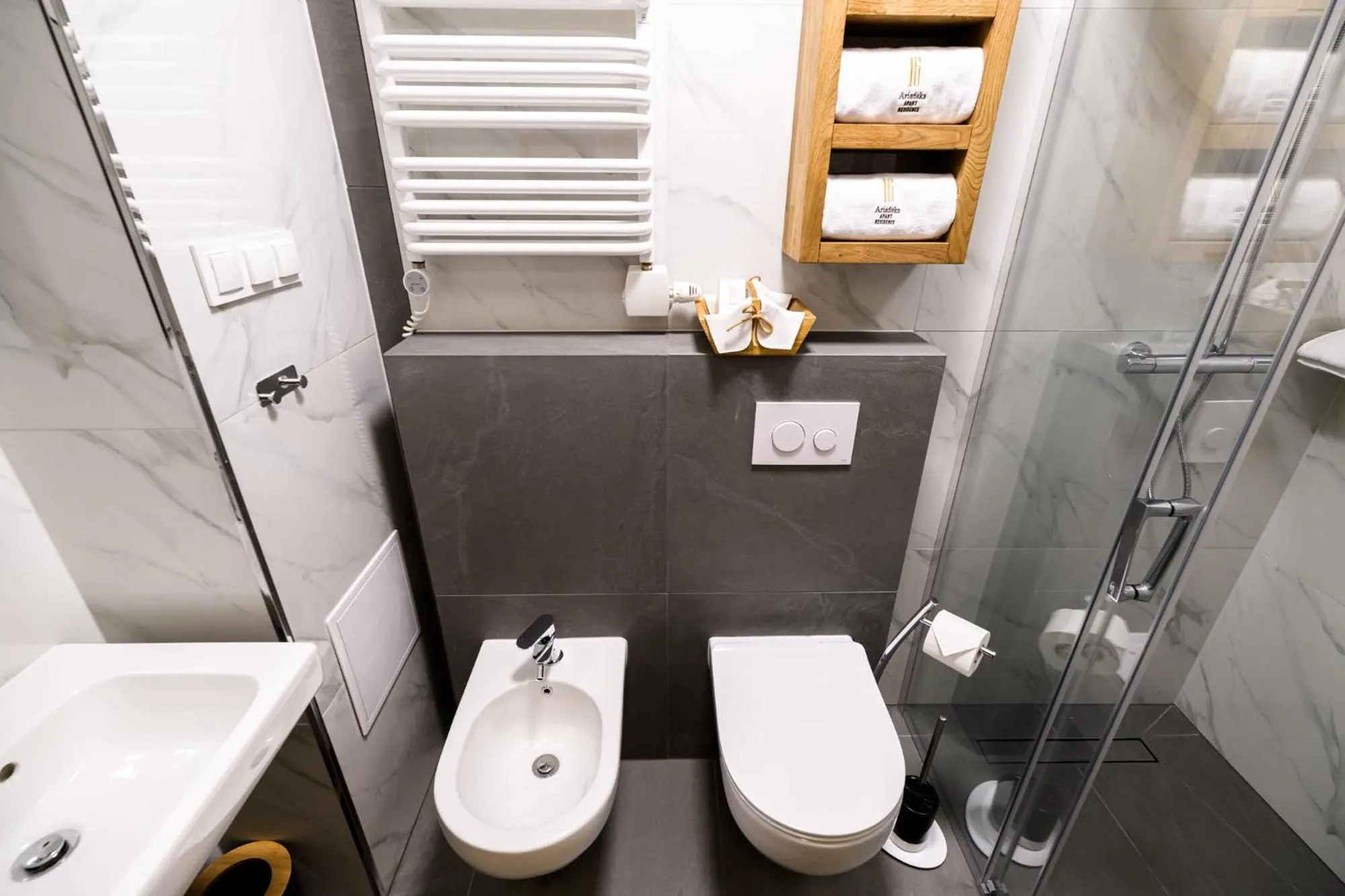 Bathroom in Apart Residence Ariańska 16 by NEARTO PL