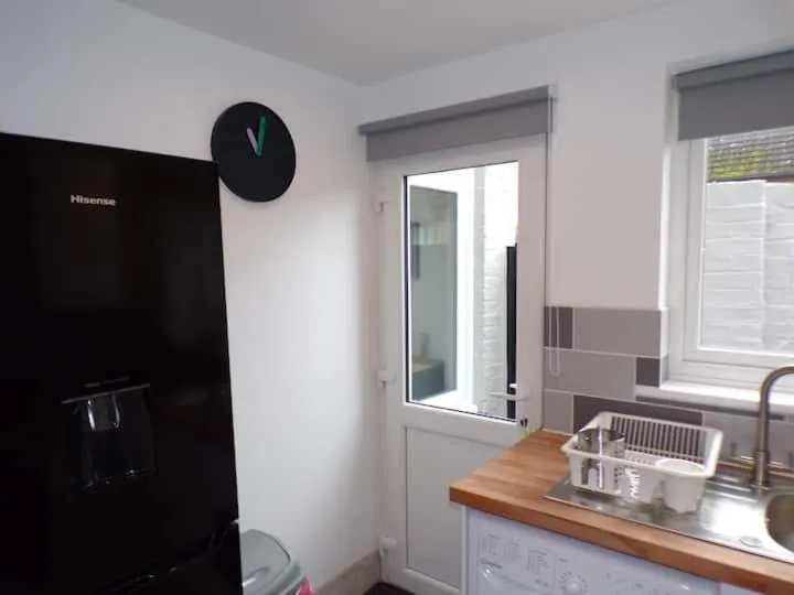 Kitchen or kitchenette in City Beach AirBnB Southend on Sea,