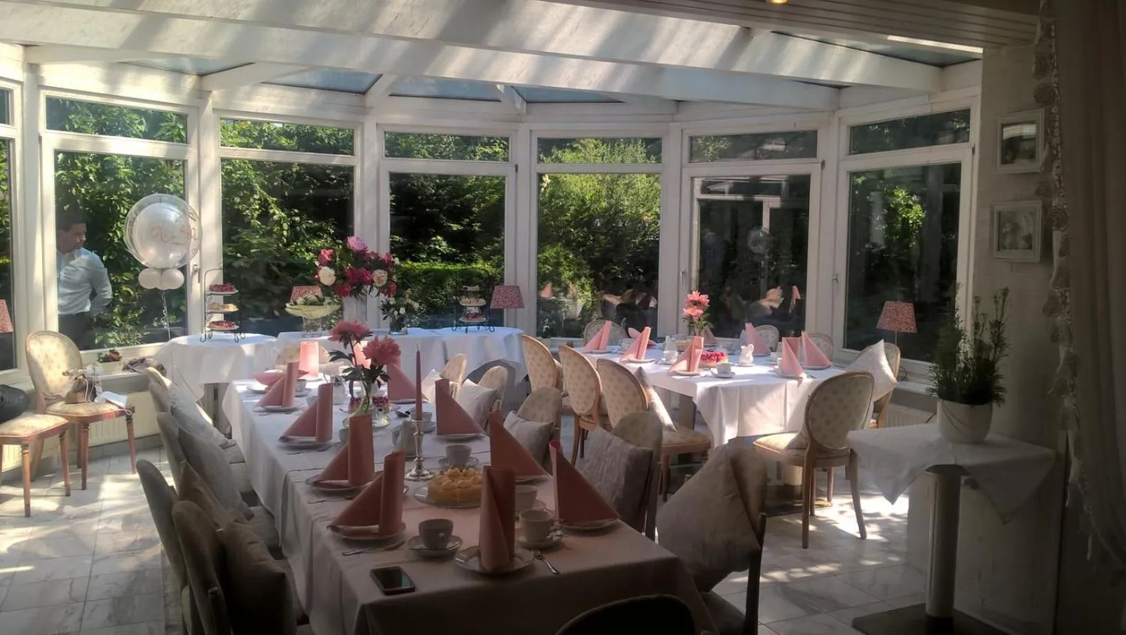 Restaurant/places to eat in Condi Hotel