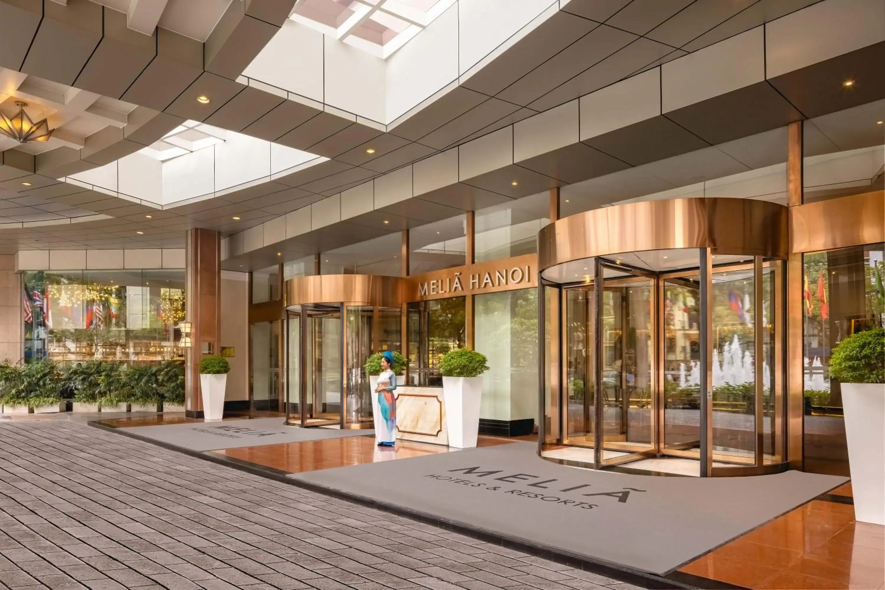 Facade/entrance in Melia Hanoi Facade/entrance in Melia Hanoi