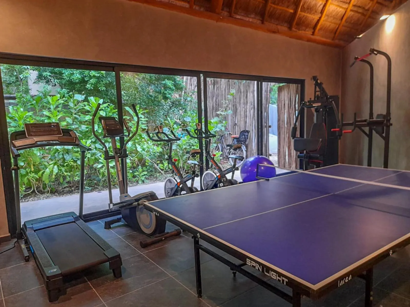 Table tennis in Macondo Tulum