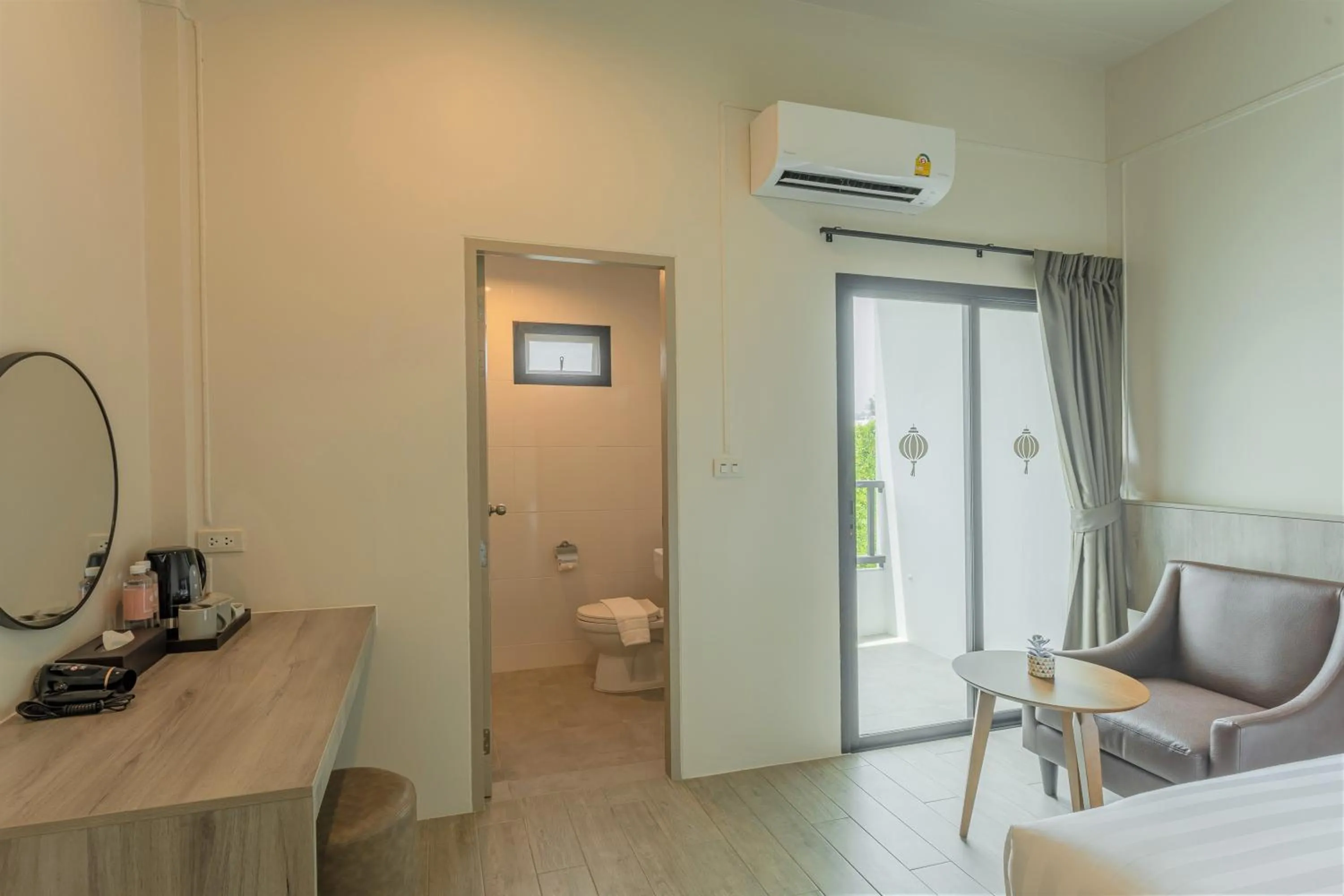 Toilet in Ang Pao Hotel Phuket